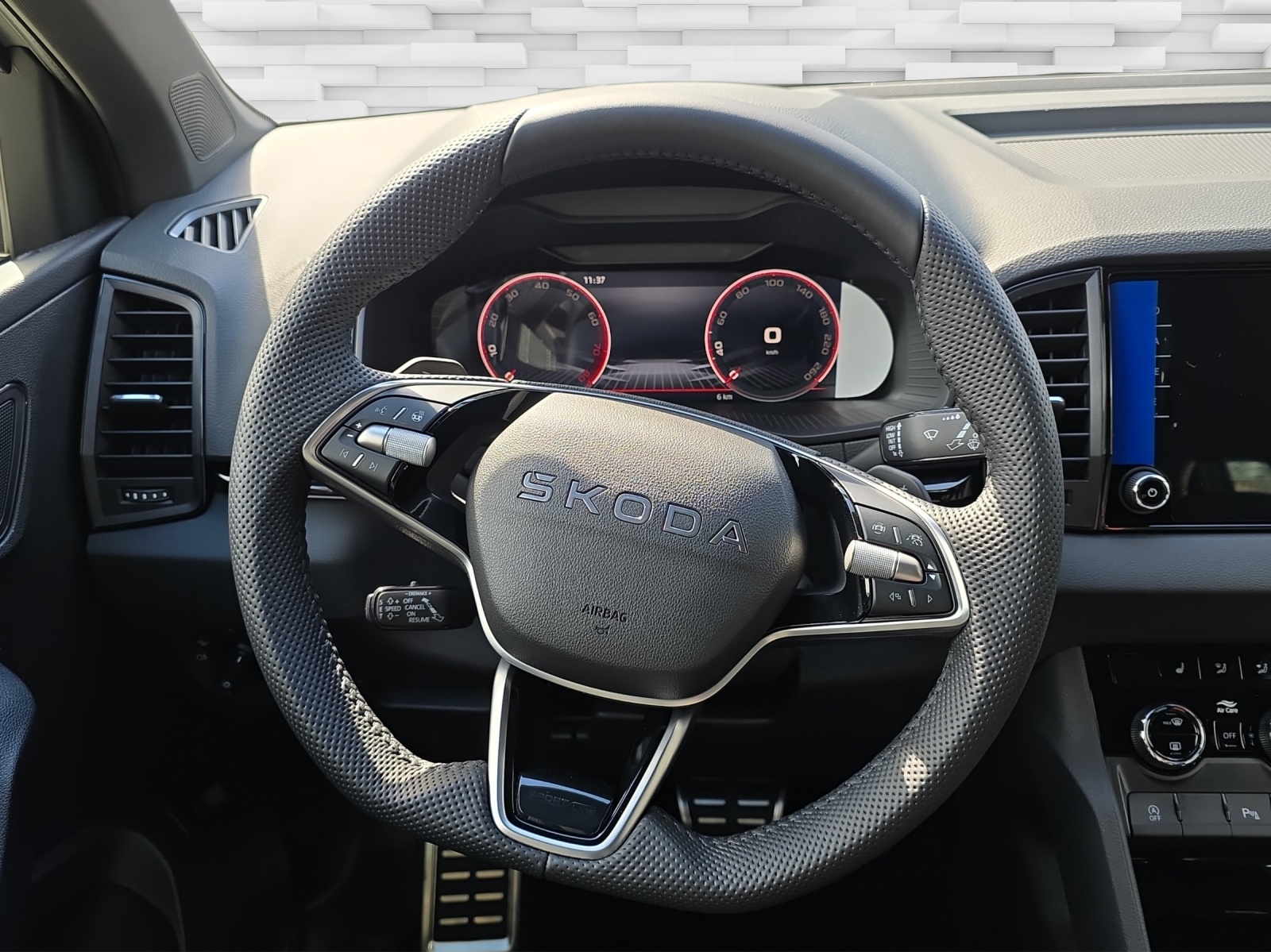 SKODA Karoq 2.0 TSI Dynamic Limited Edition 4x4 DSG-image-5