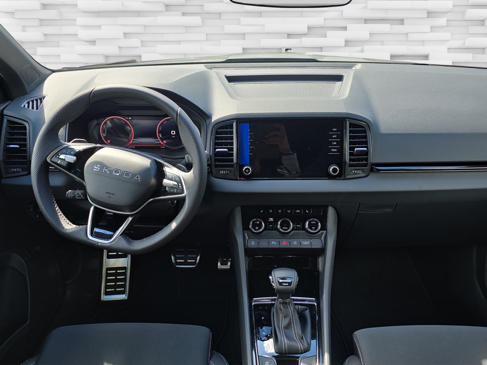 SKODA Karoq 2.0 TSI Dynamic Limited Edition 4x4 DSG-image-6