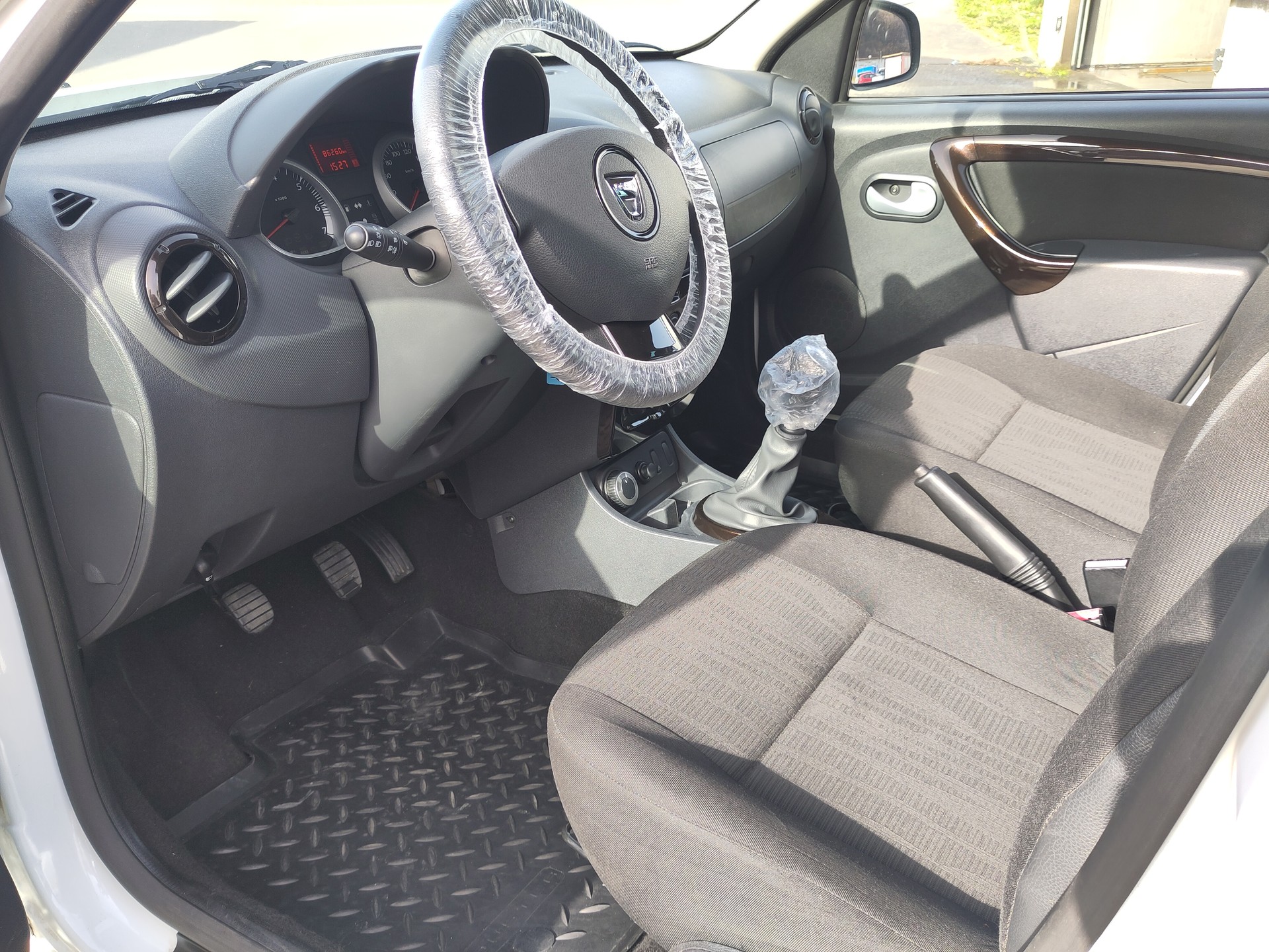DACIA Duster 1.5 dCi Lauréate 4x4-image-5