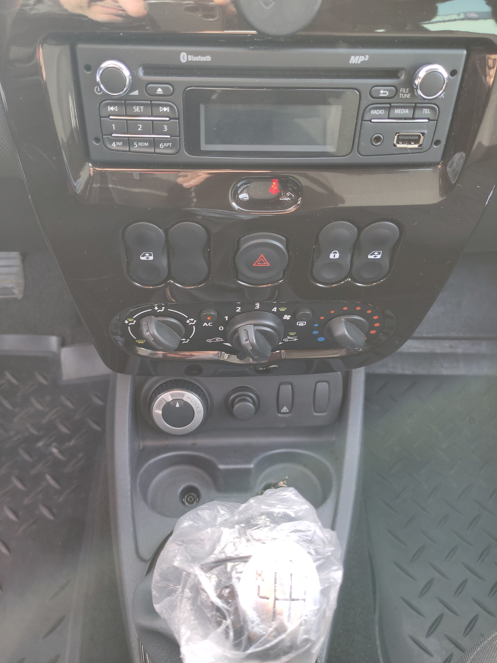 DACIA Duster 1.5 dCi Lauréate 4x4-image-4