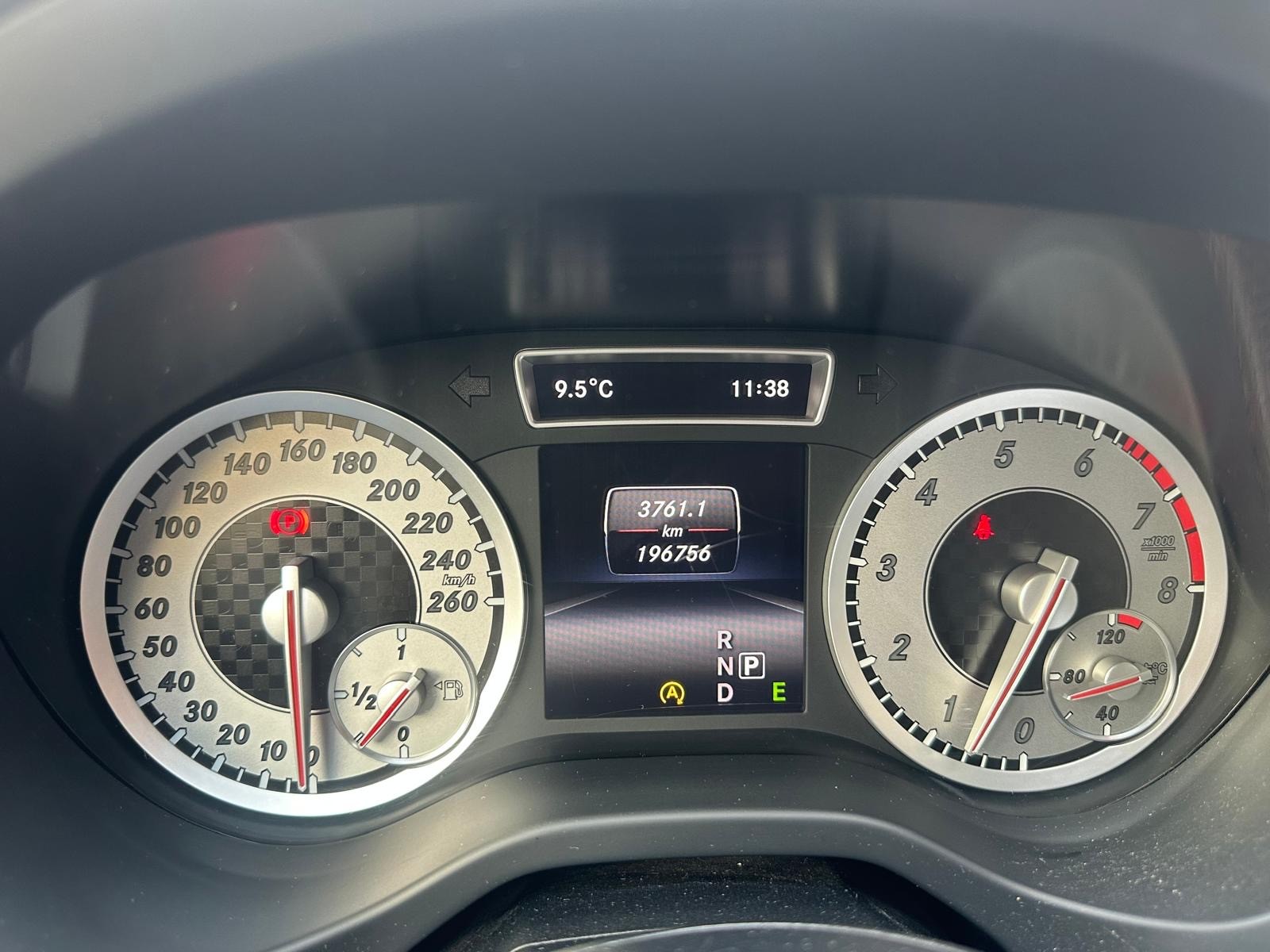 MERCEDES-BENZ A 200 Urban 7G-DCT-image-12