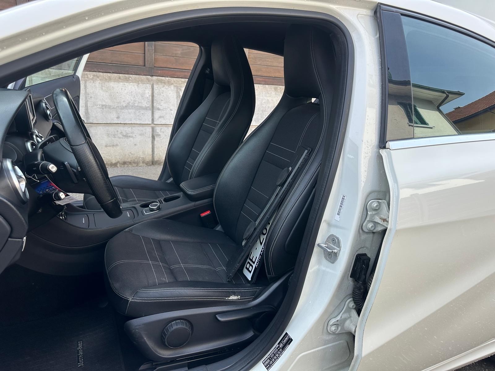 MERCEDES-BENZ A 200 Urban 7G-DCT-image-9
