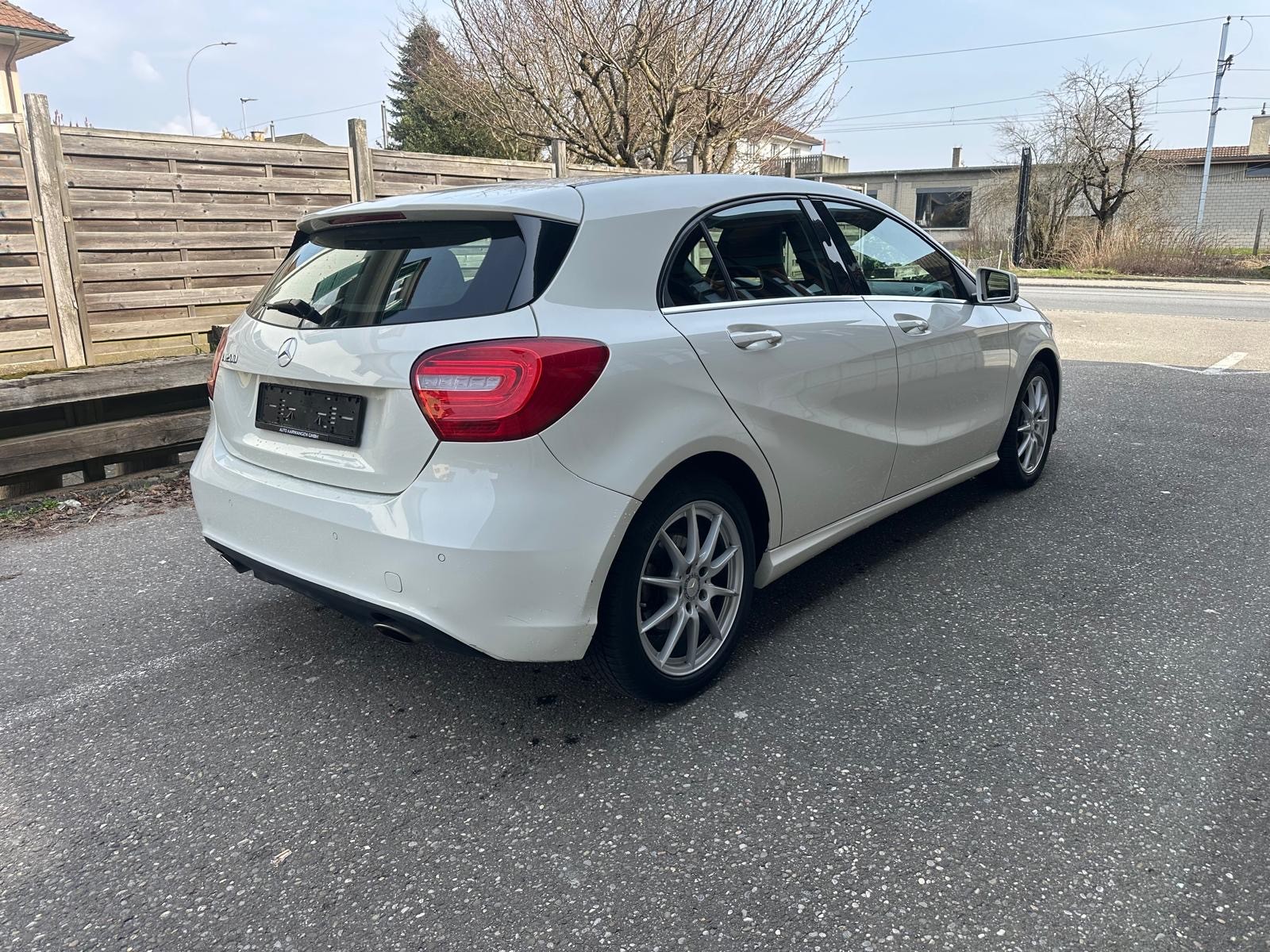 MERCEDES-BENZ A 200 Urban 7G-DCT-image-2