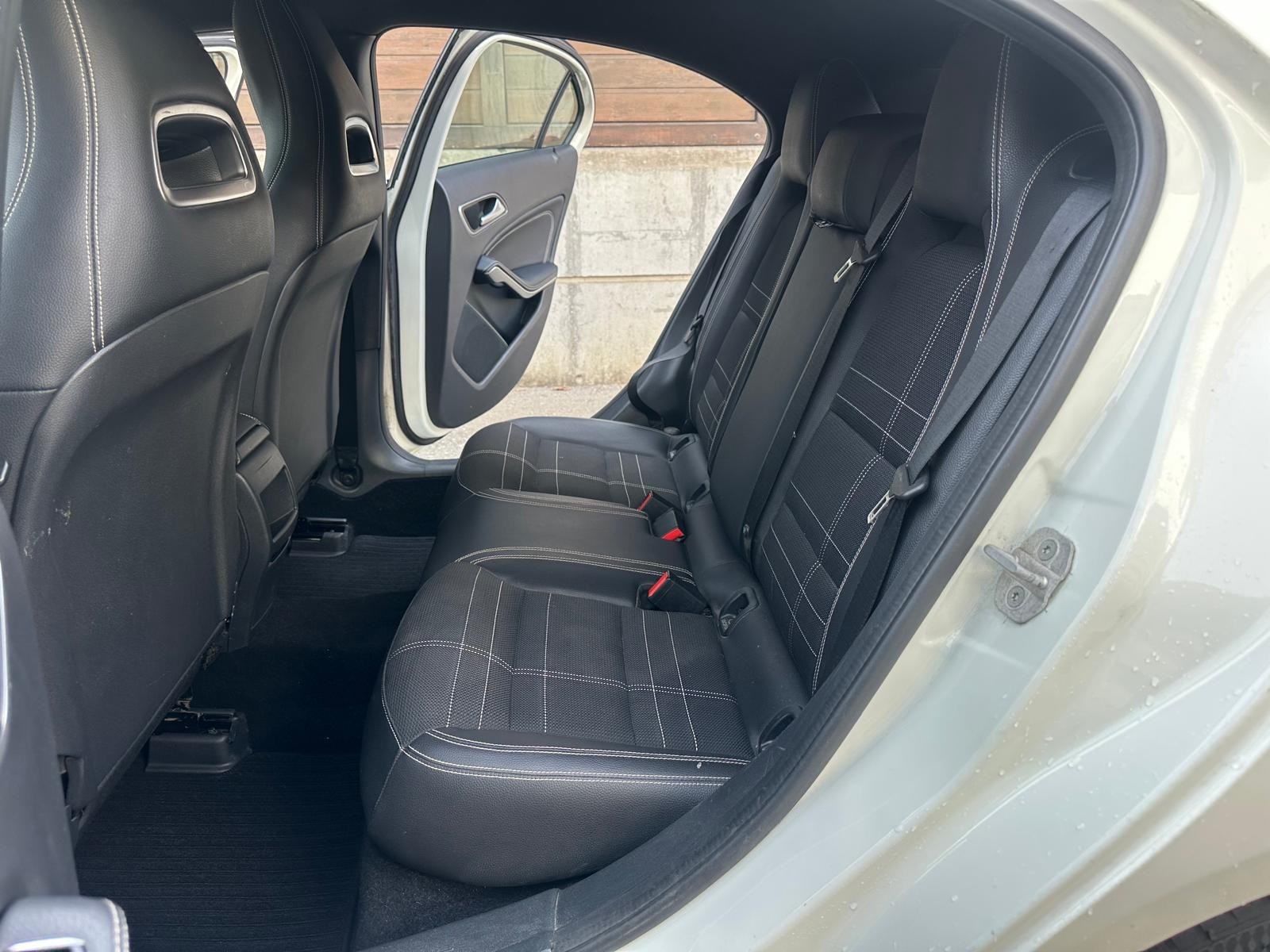 MERCEDES-BENZ A 200 Urban 7G-DCT-image-10