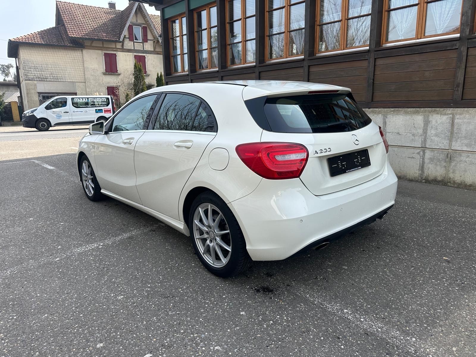 MERCEDES-BENZ A 200 Urban 7G-DCT-image-3