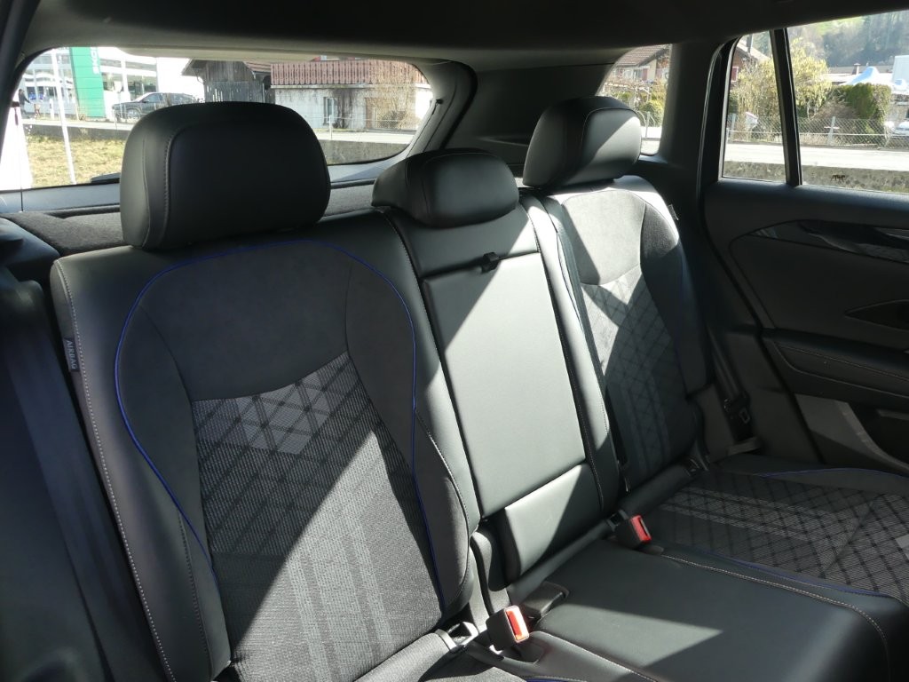VW Tiguan 2.0 TDI SCR R-Line 4Motion DSG-image-12