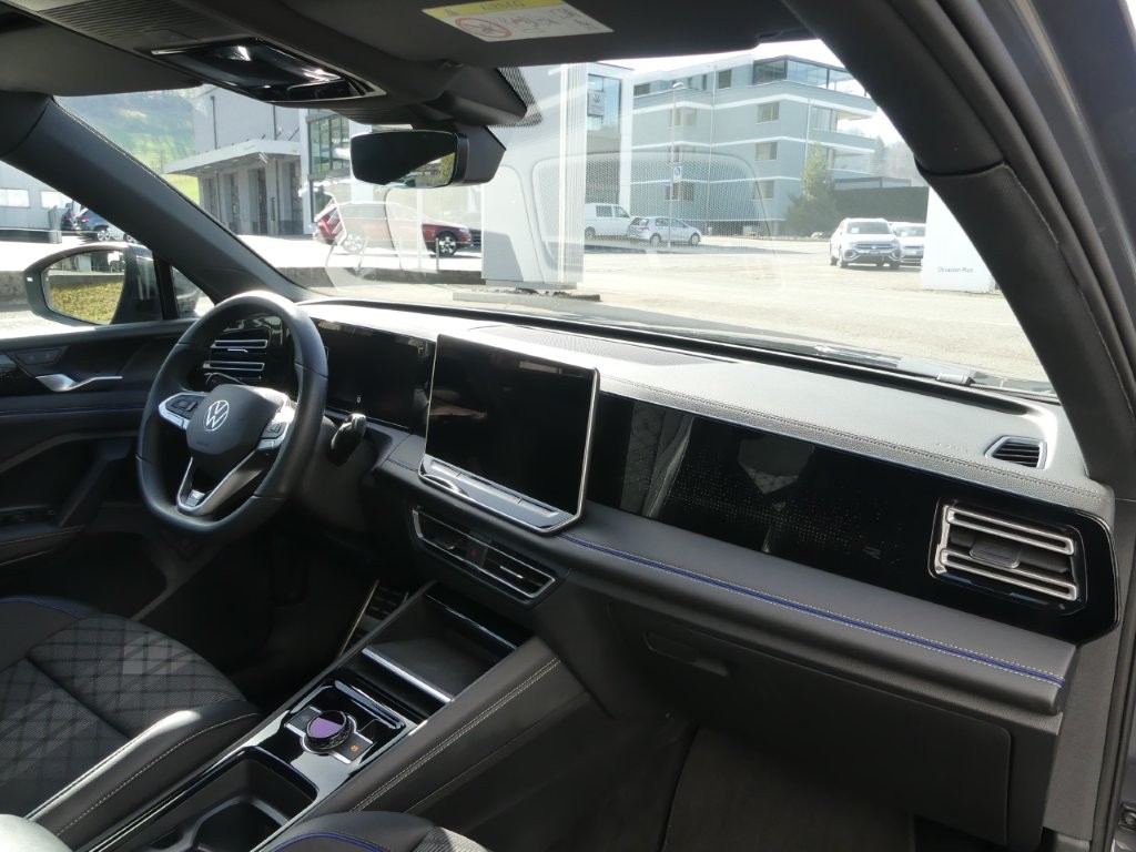 VW Tiguan 2.0 TDI SCR R-Line 4Motion DSG-image-8
