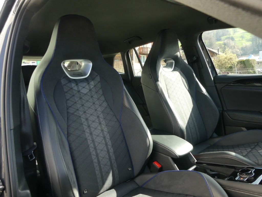 VW Tiguan 2.0 TDI SCR R-Line 4Motion DSG-image-10