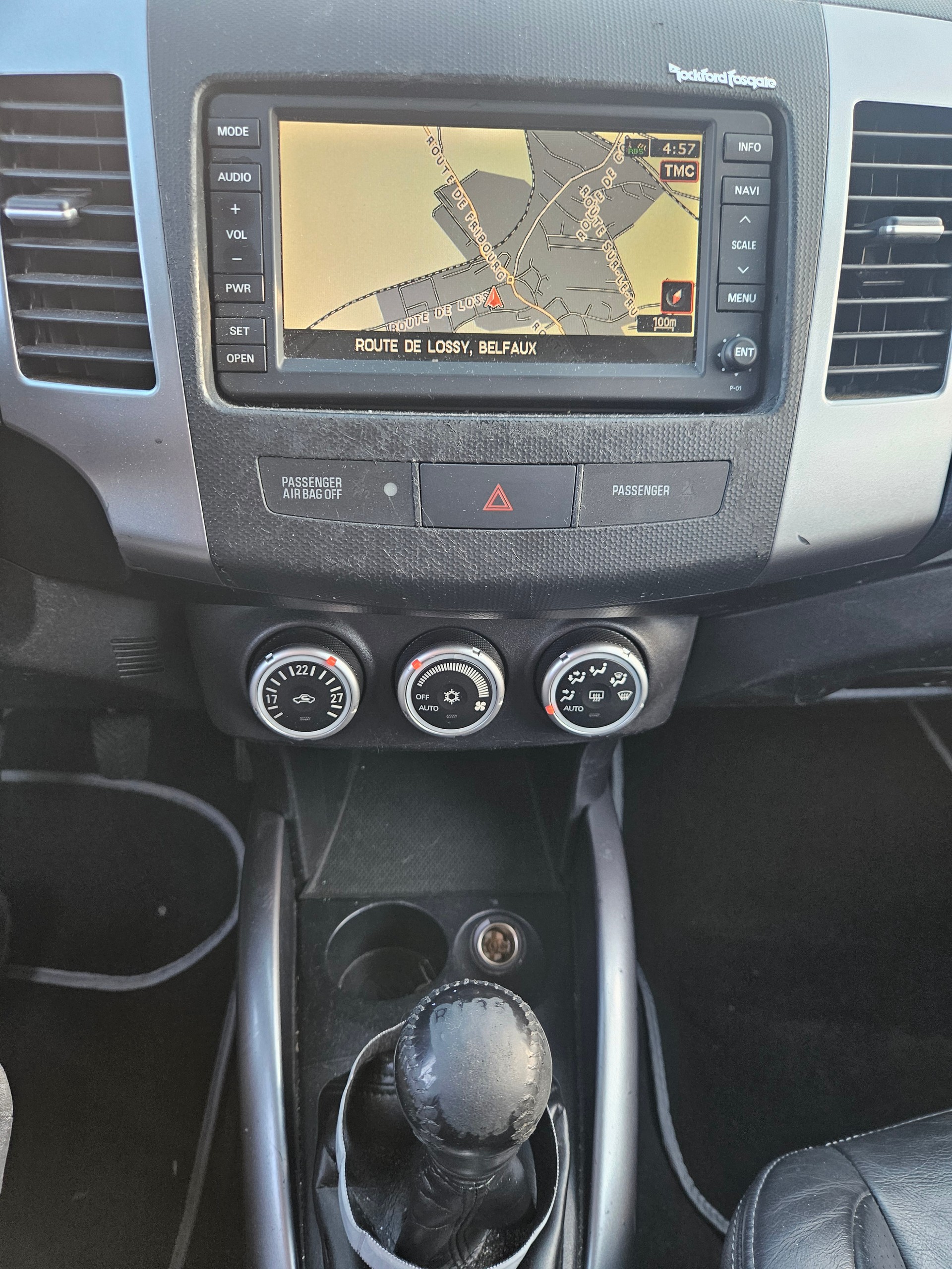 PEUGEOT 4007 2.2 HDi Platinum Edition-image-11