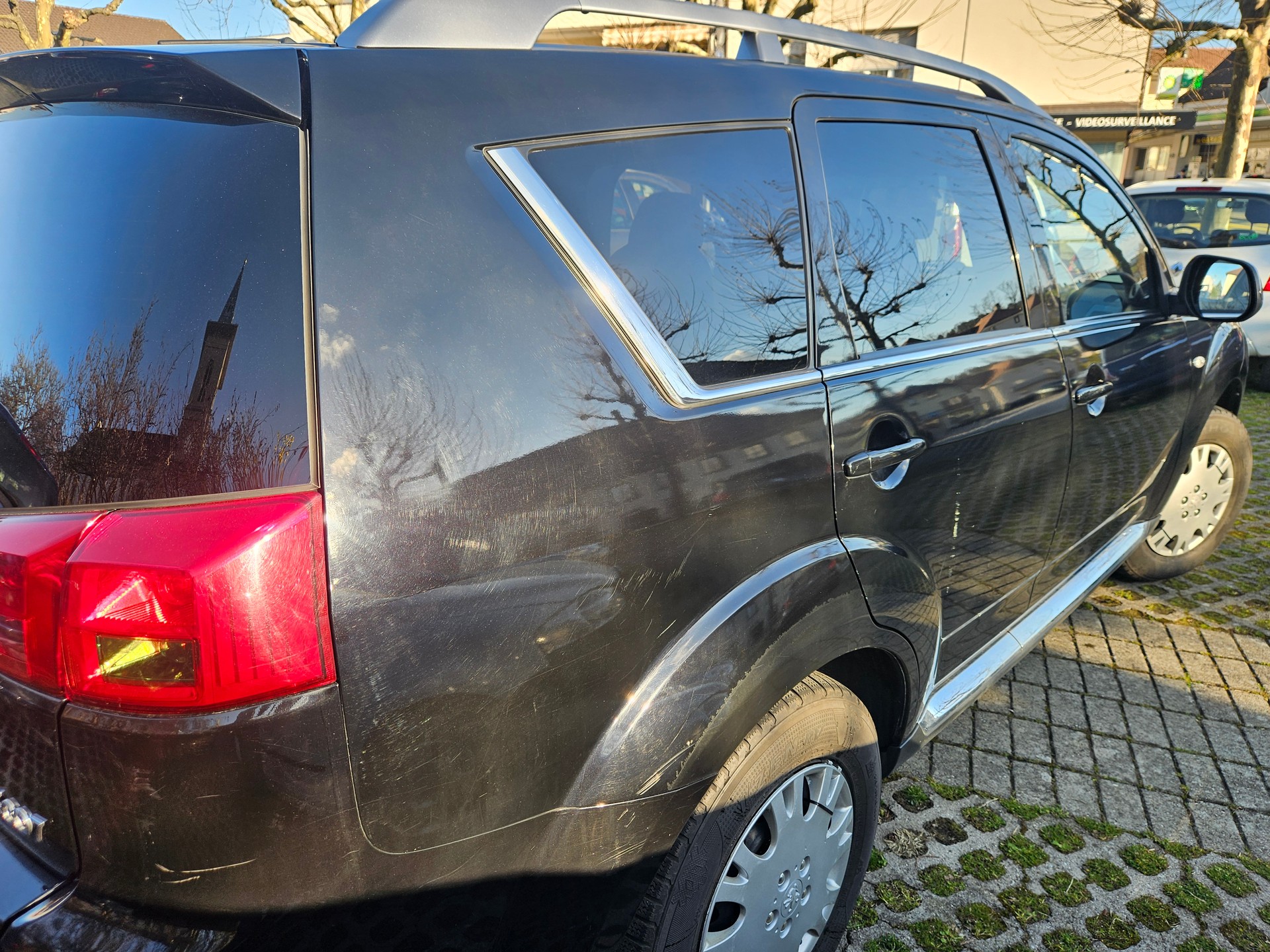 PEUGEOT 4007 2.2 HDi Platinum Edition-image-6