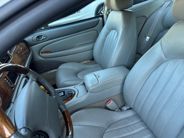JAGUAR XK8-image-6