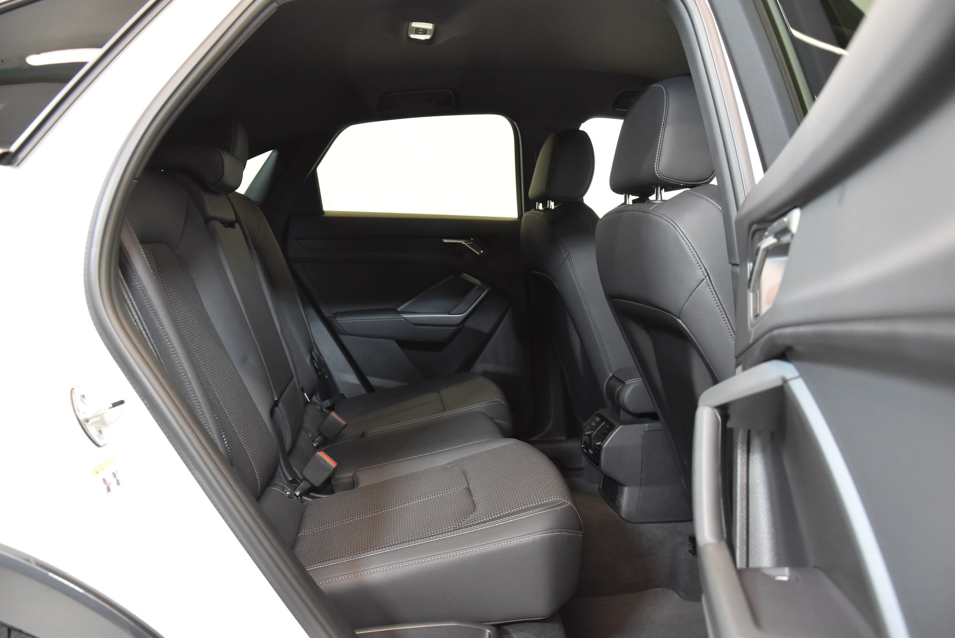 AUDI Q3 Sportback 35 TFSI Attraction S-tronic S-LINE INTERIEUR-image-11