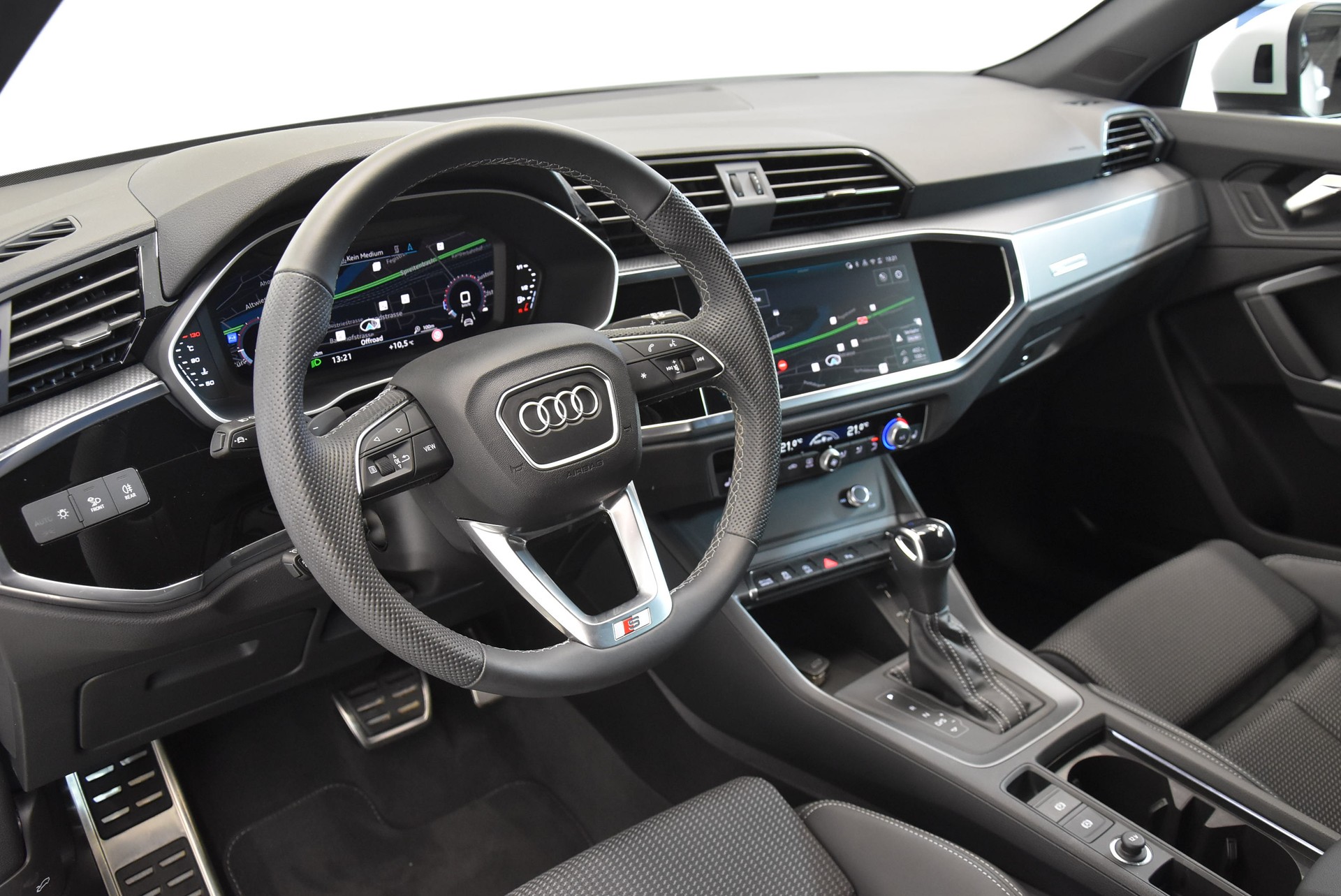 AUDI Q3 Sportback 35 TFSI Attraction S-tronic S-LINE INTERIEUR-image-5