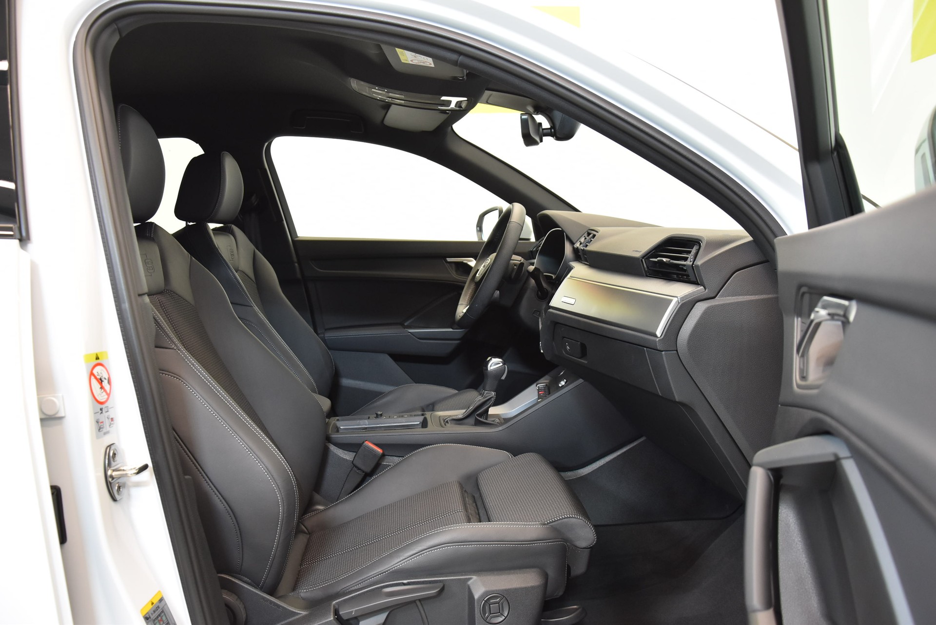 AUDI Q3 Sportback 35 TFSI Attraction S-tronic S-LINE INTERIEUR-image-2