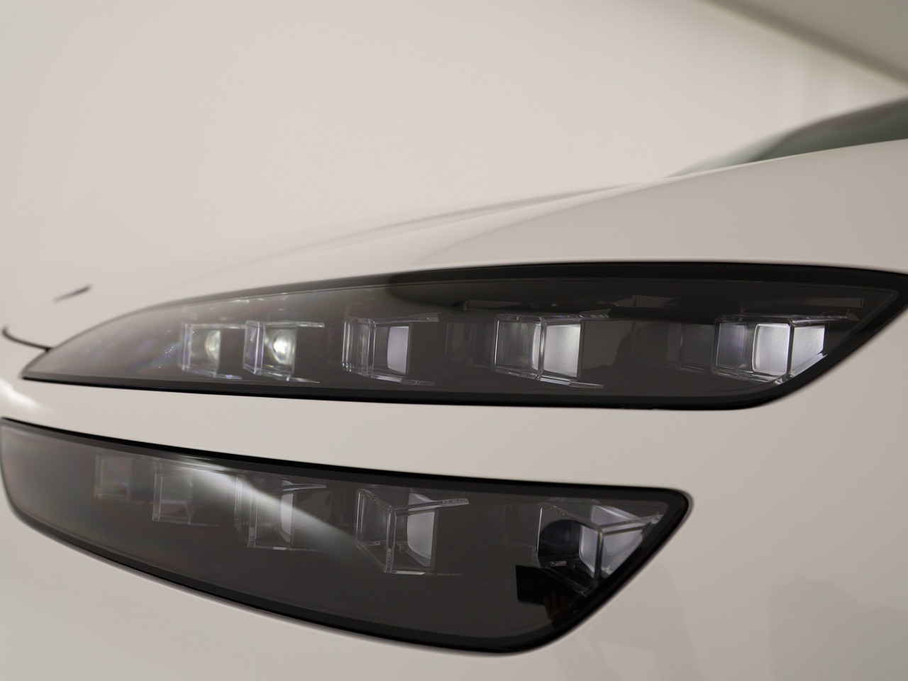 GENESIS GV60 77.4 kWh Sport AWD-image-14