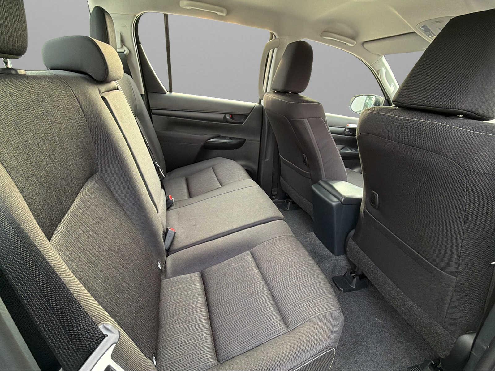TOYOTA Hilux 2.4d Comfort Double Cab 4x4 A-image-8