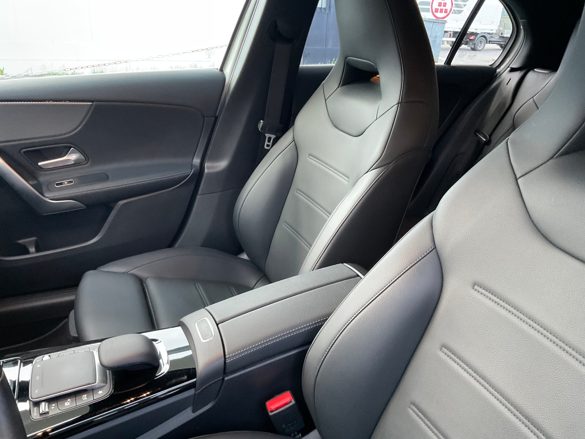MERCEDES-BENZ A 180 Progressive 7G-DCT-image-1