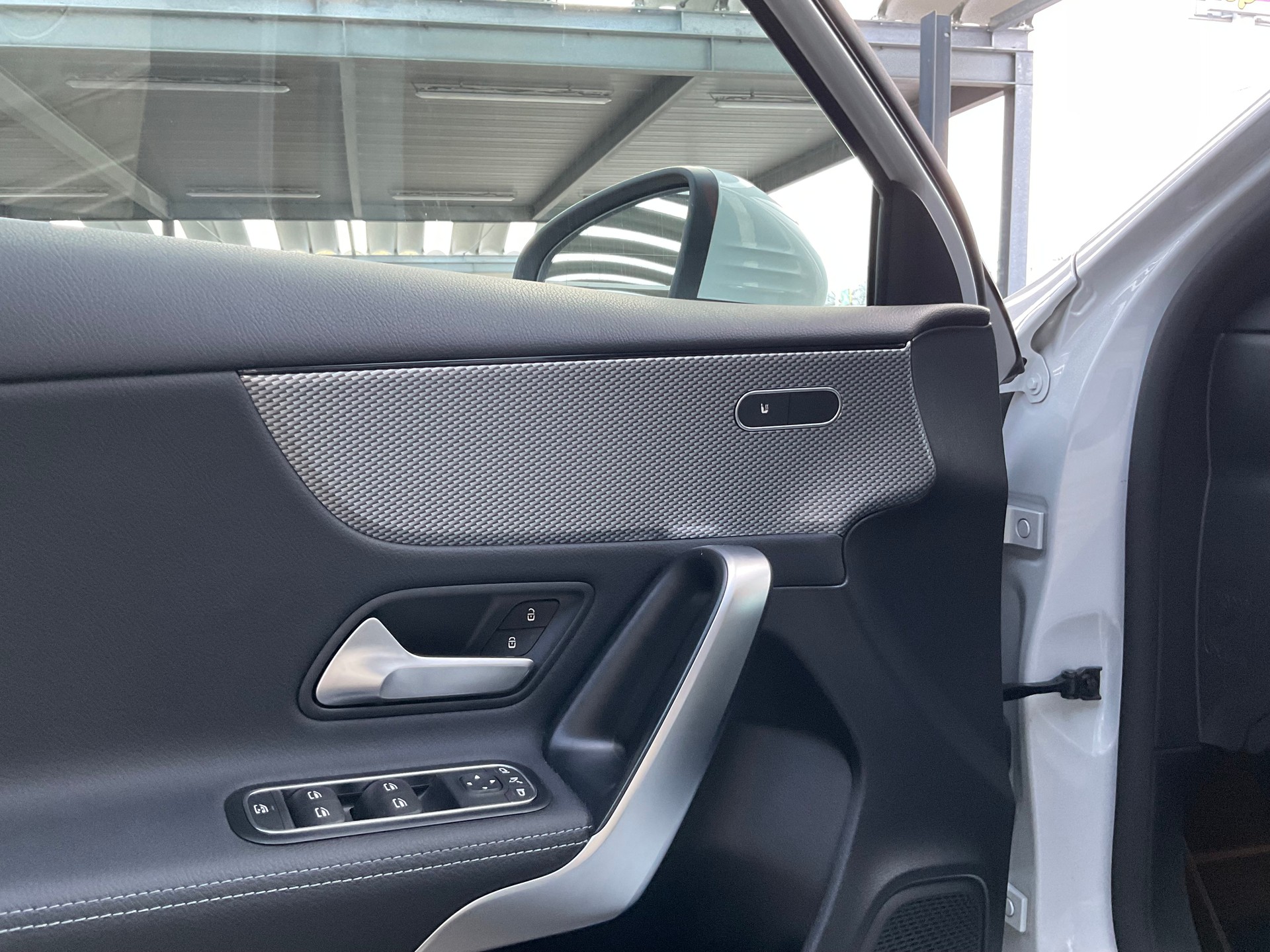 MERCEDES-BENZ A 180 Progressive 7G-DCT-image-4