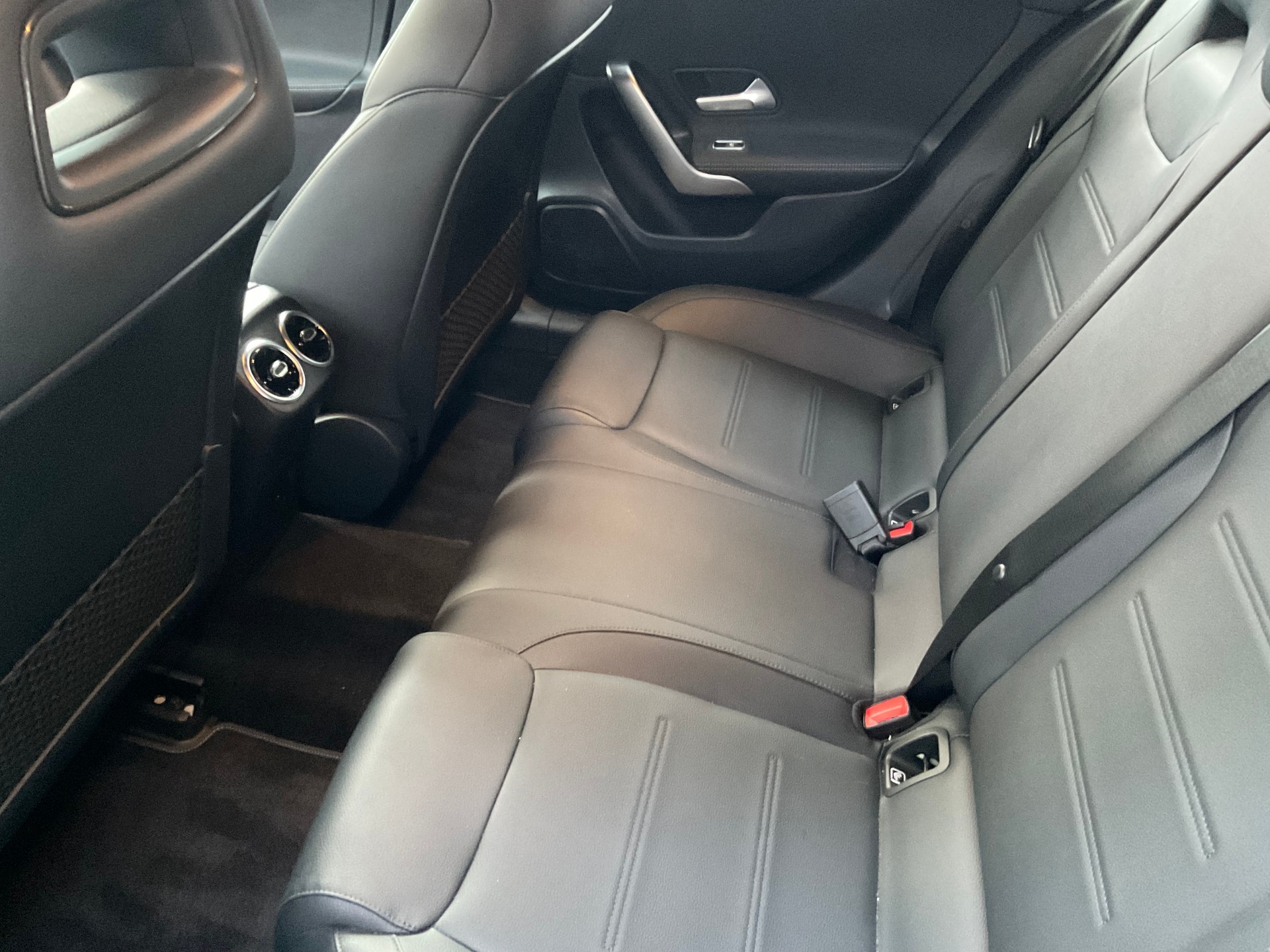 MERCEDES-BENZ A 180 Progressive 7G-DCT-image-3