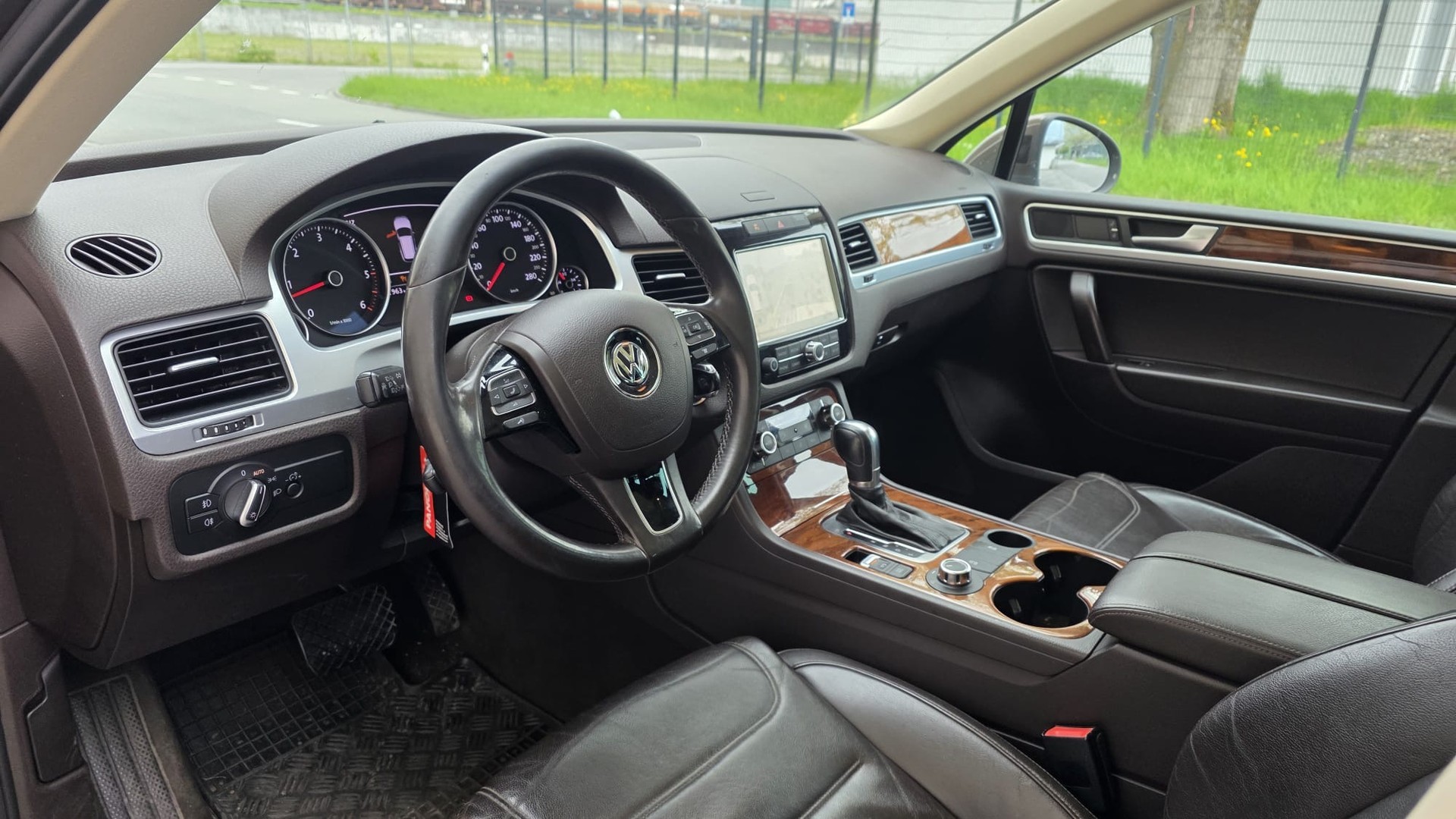 VW Touareg 3.0 TDI BlueMotion Technology Tiptronic-image-12