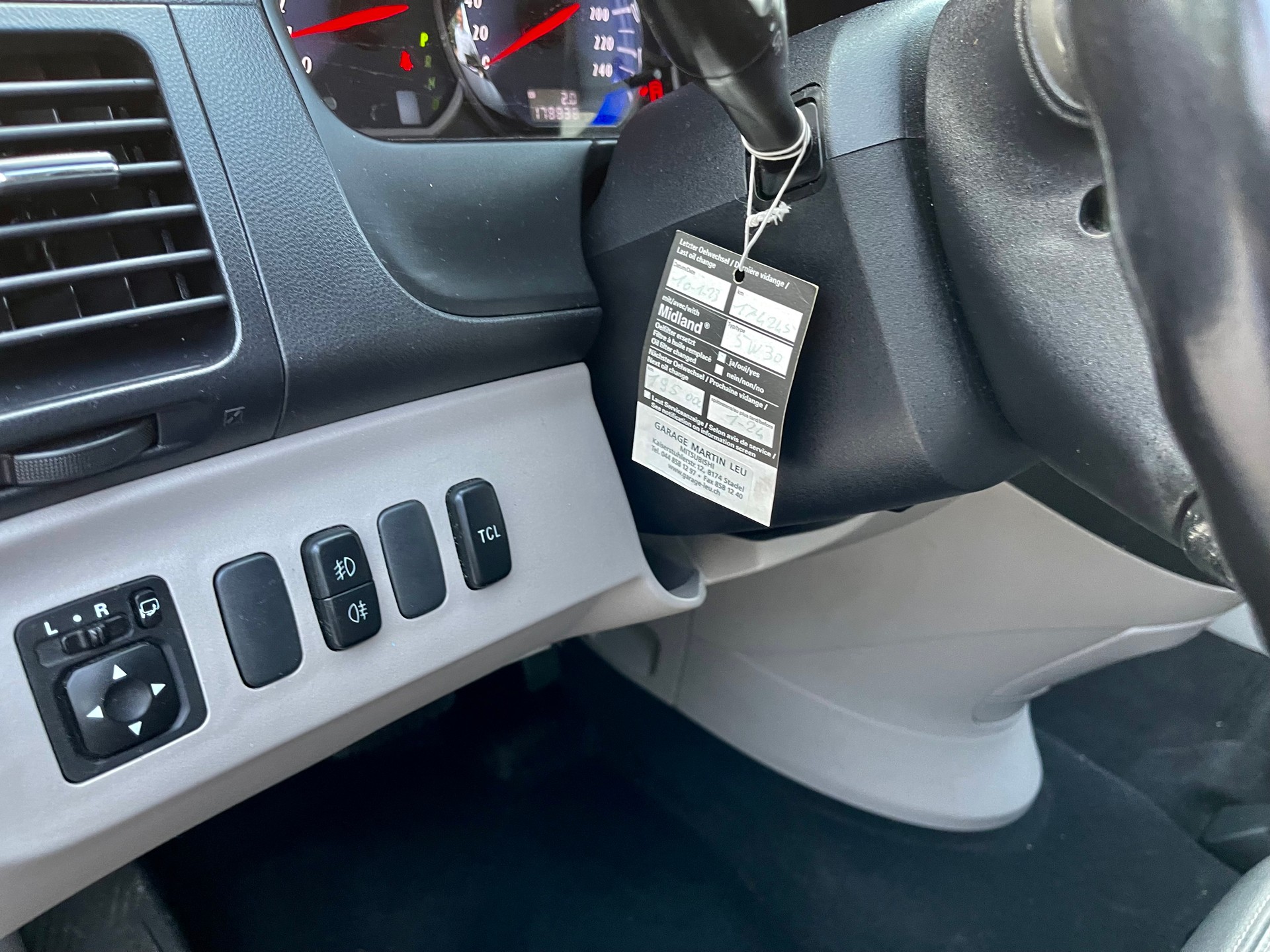 MITSUBISHI Grandis 2.4 16V Executive-image-13