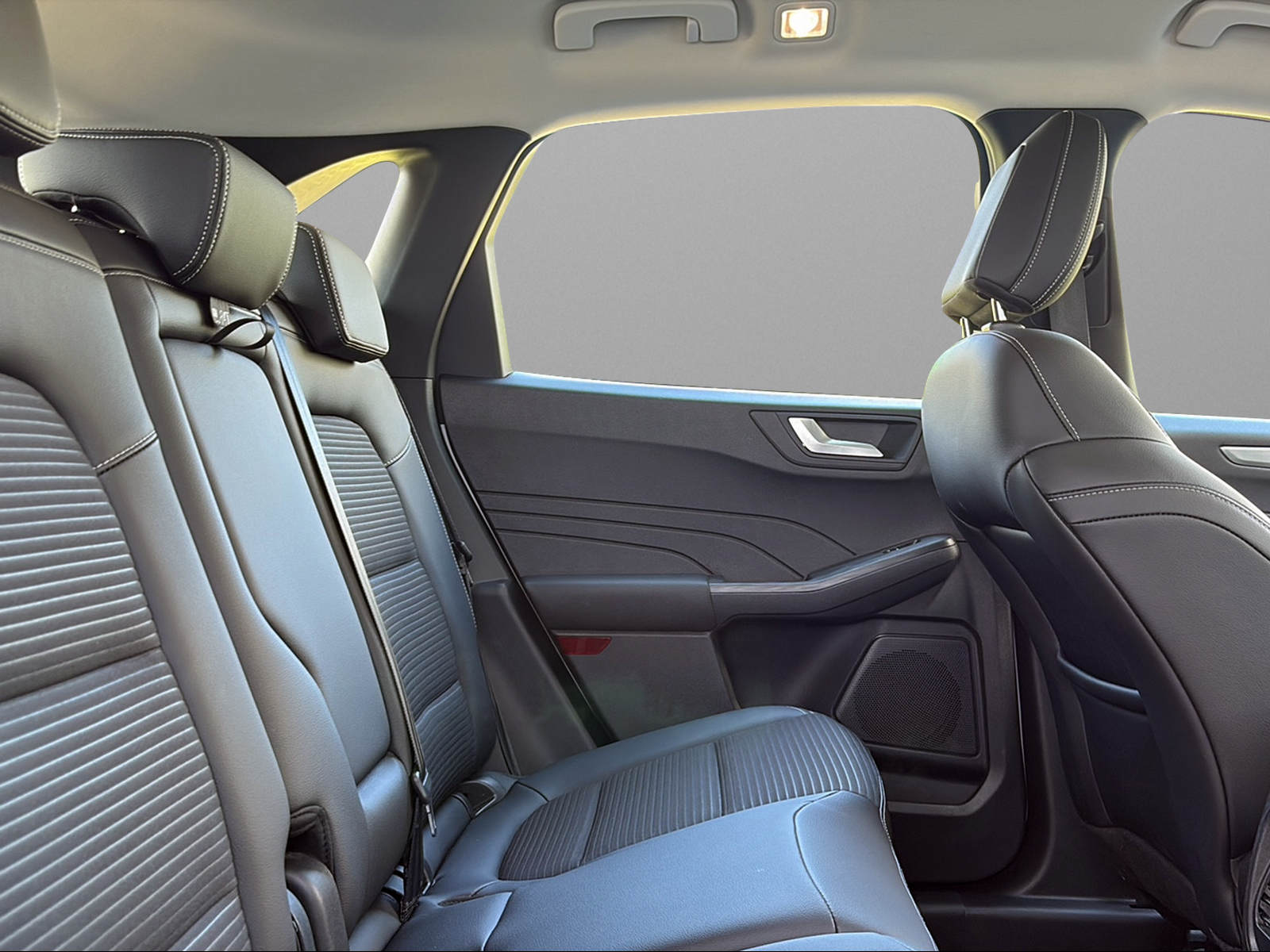 FORD Kuga 2.5 FHEV Titanium X 4WD-image-10