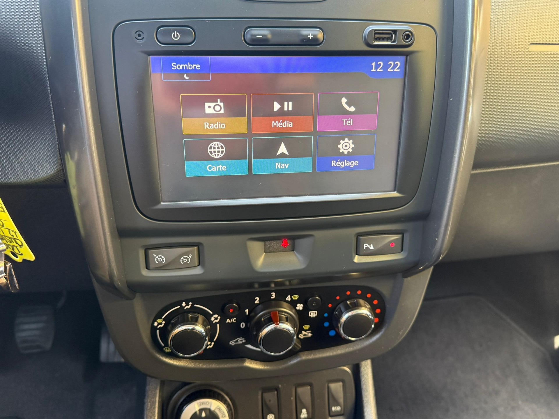DACIA Duster 1.2 T Ambiance 4x4-image-11