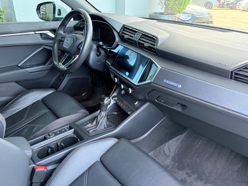 AUDI Q3 40 TFSI S line quattro S-tronic-image-6