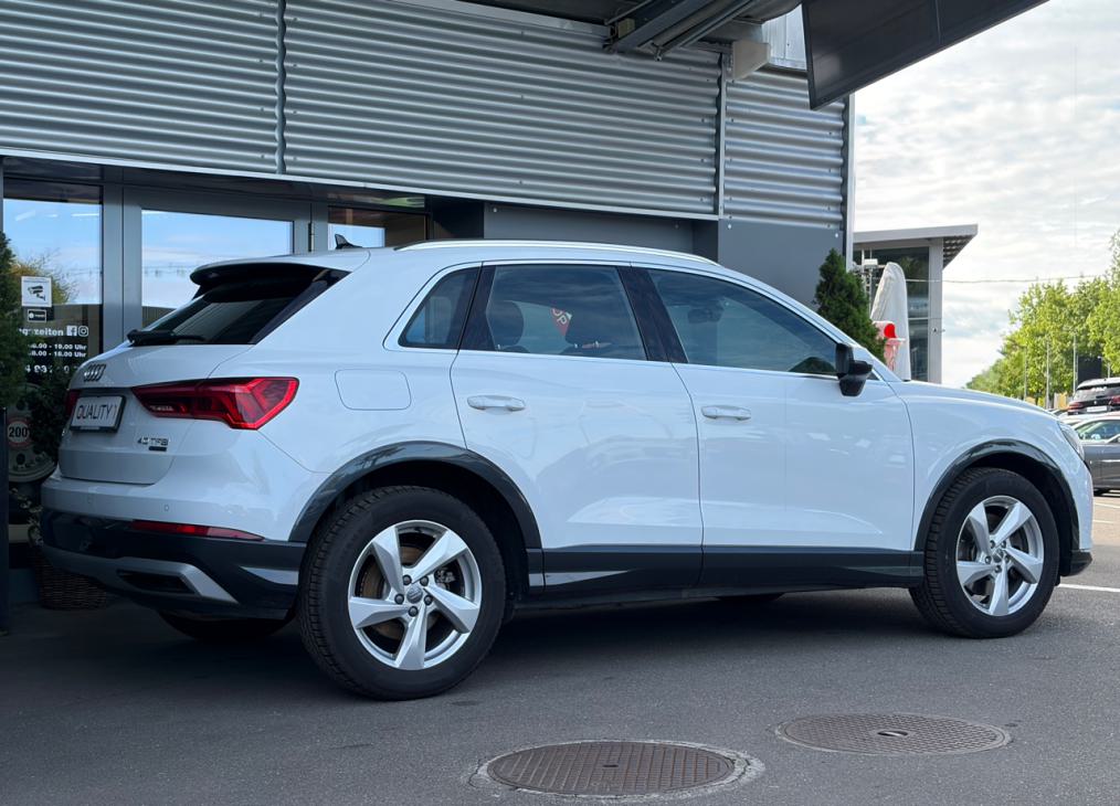 AUDI Q3 40 TFSI S line quattro S-tronic-image-2