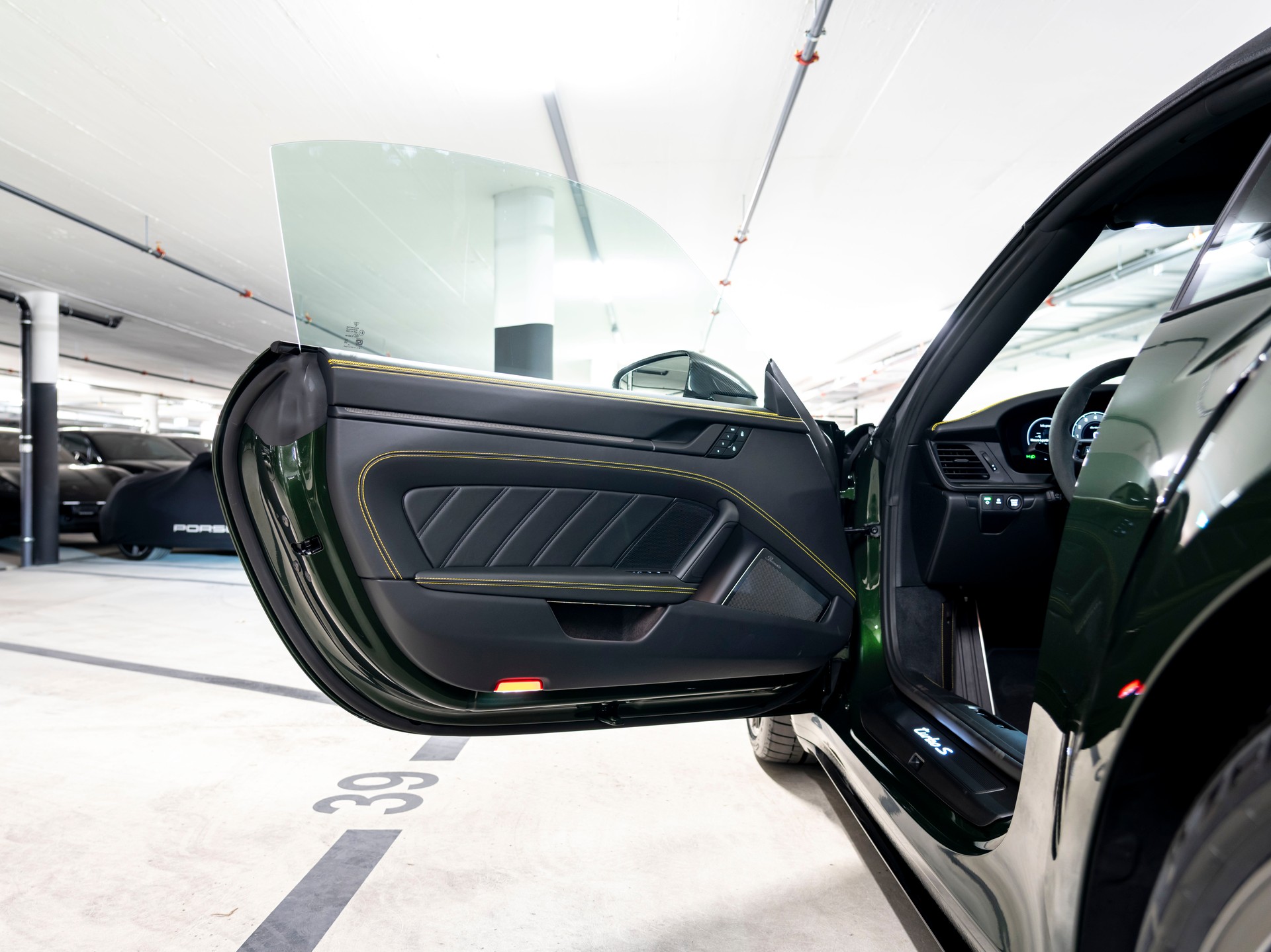 PORSCHE 911 Turbo S Cabriolet PDK-image-16