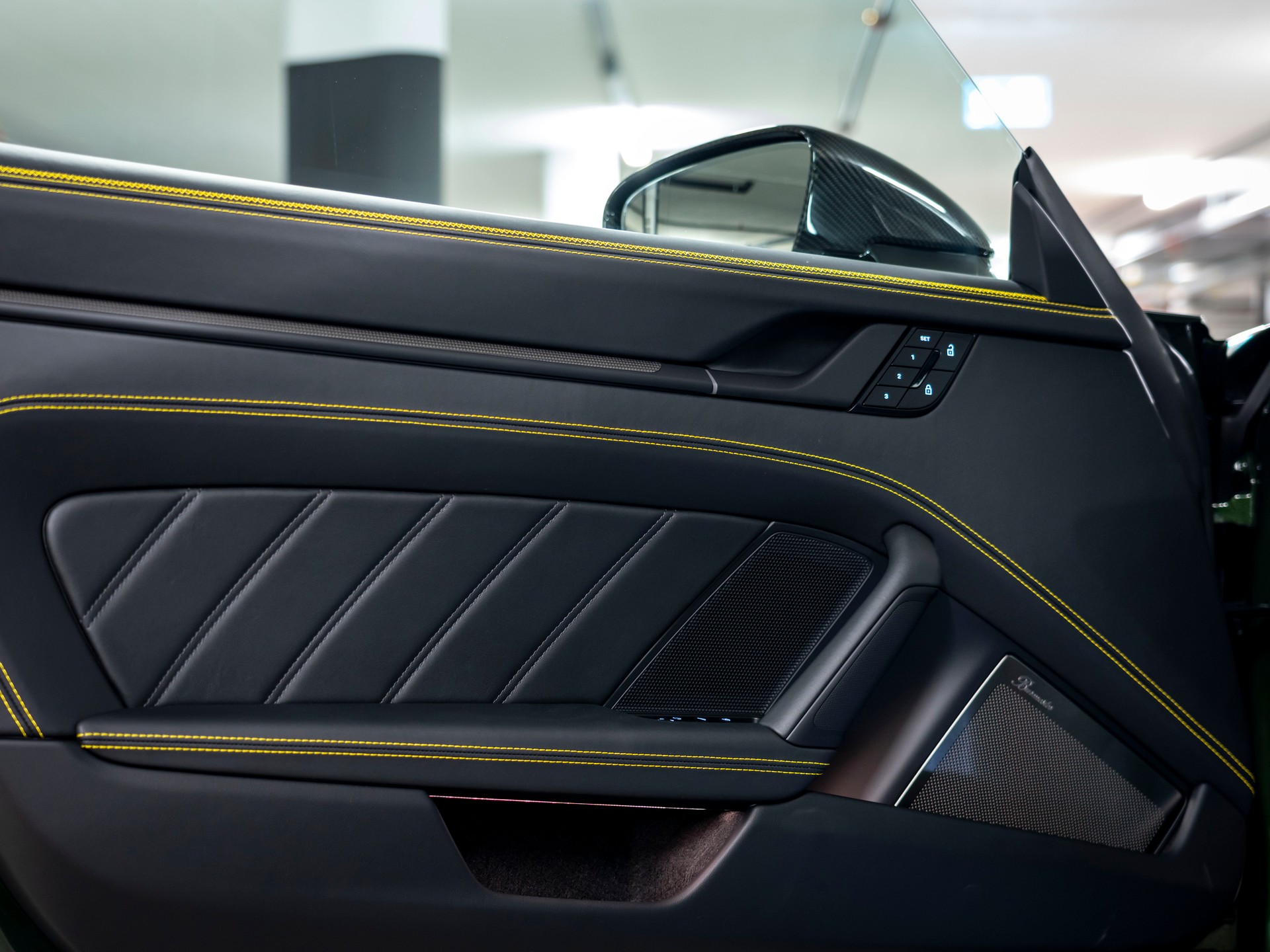PORSCHE 911 Turbo S Cabriolet PDK-image-19
