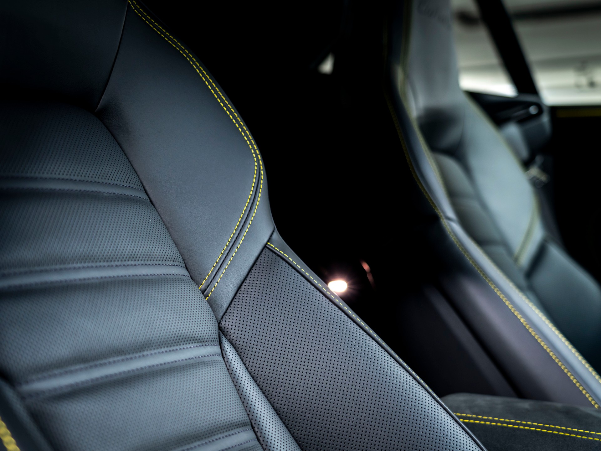 PORSCHE 911 Turbo S Cabriolet PDK-image-15