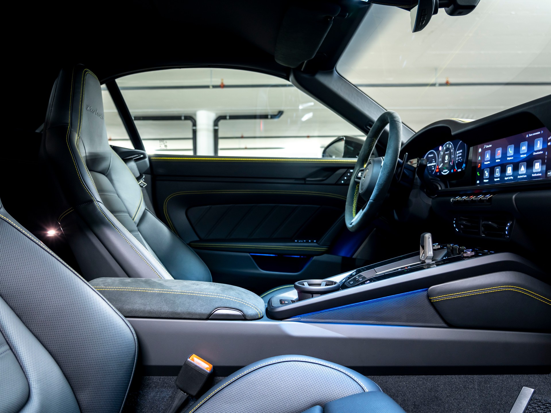 PORSCHE 911 Turbo S Cabriolet PDK-image-11
