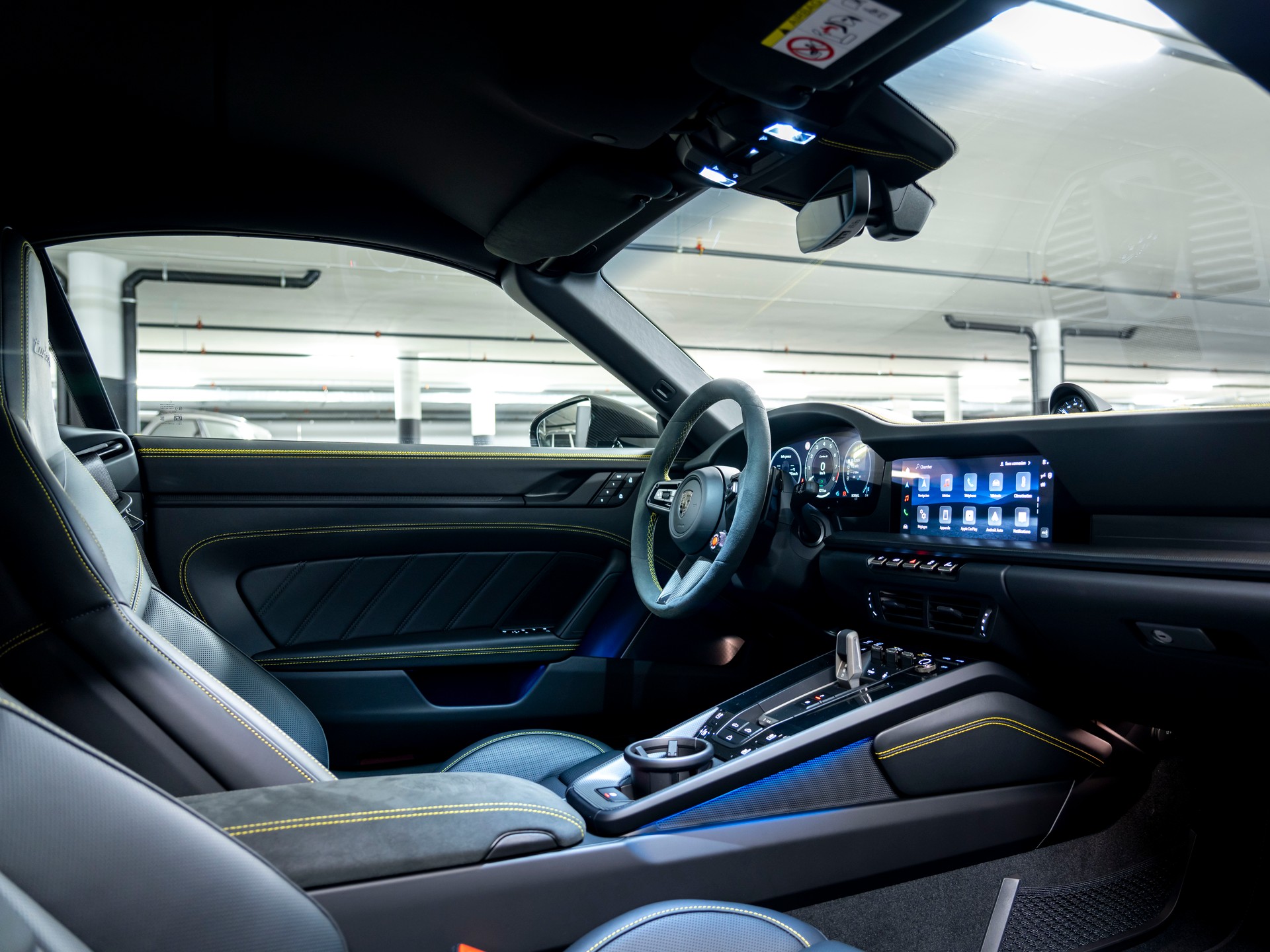 PORSCHE 911 Turbo S Cabriolet PDK-image-13