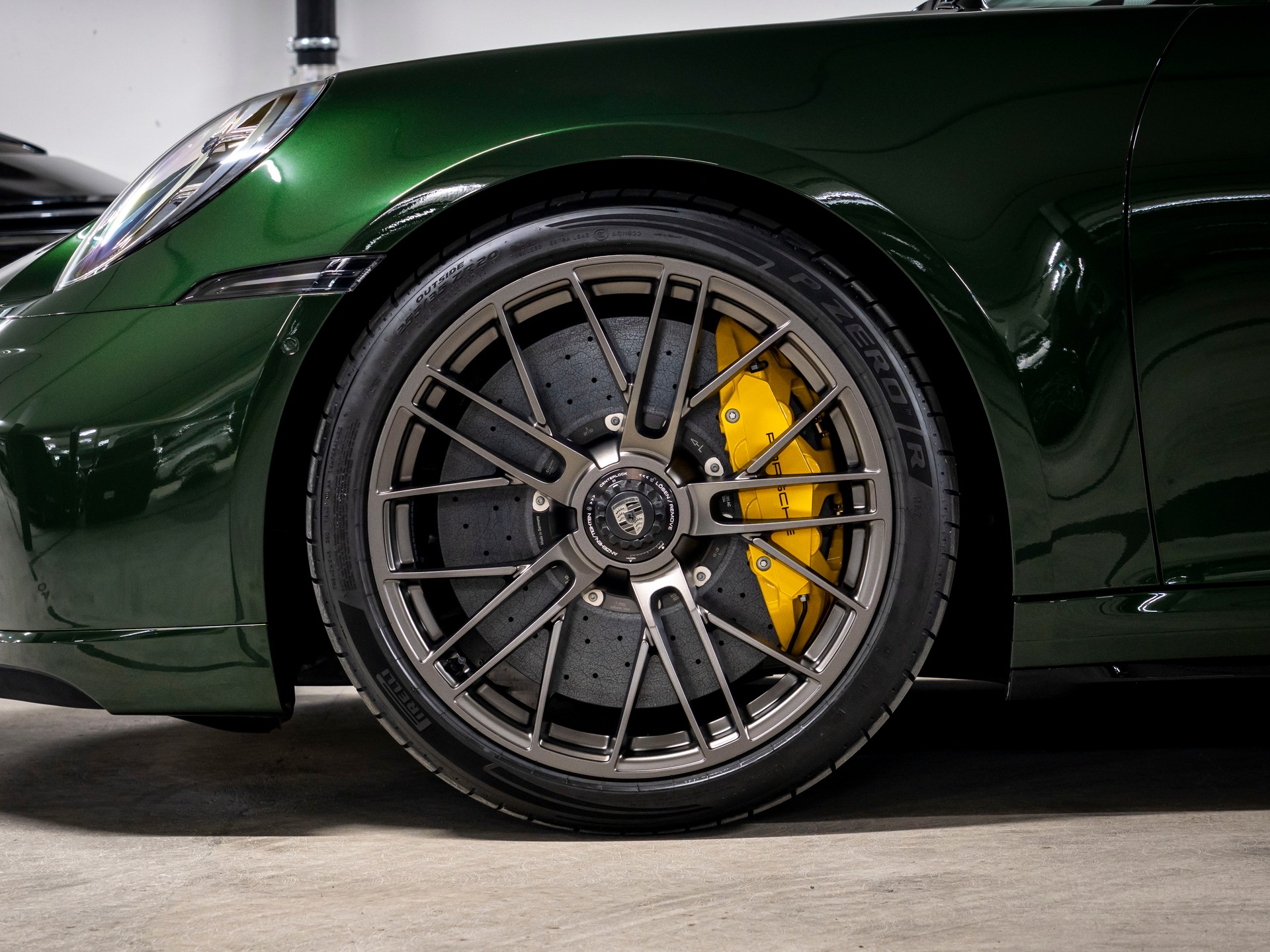PORSCHE 911 Turbo S Cabriolet PDK-image-22