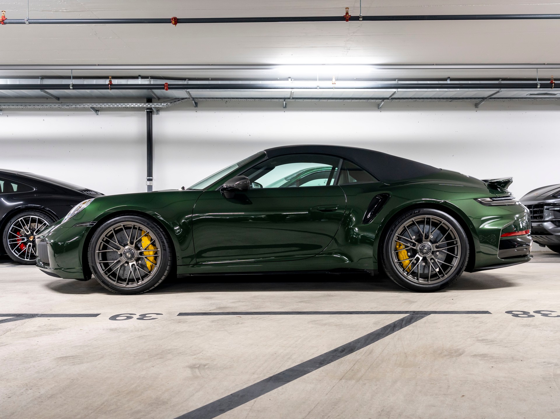PORSCHE 911 Turbo S Cabriolet PDK-image-1