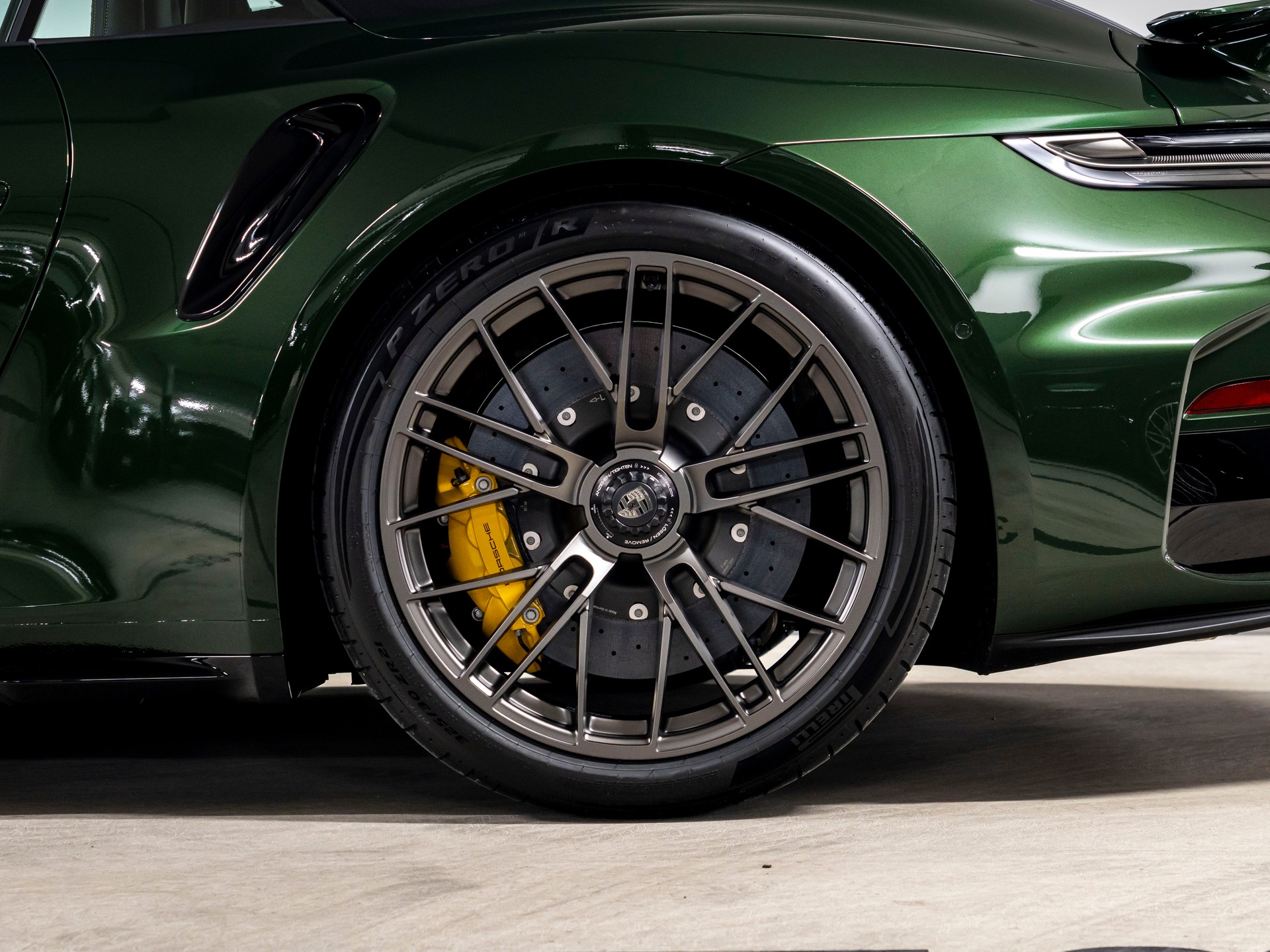 PORSCHE 911 Turbo S Cabriolet PDK-image-21