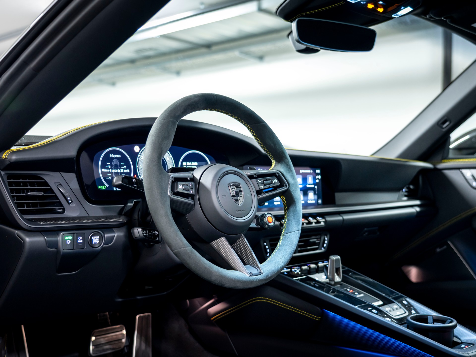PORSCHE 911 Turbo S Cabriolet PDK-image-27