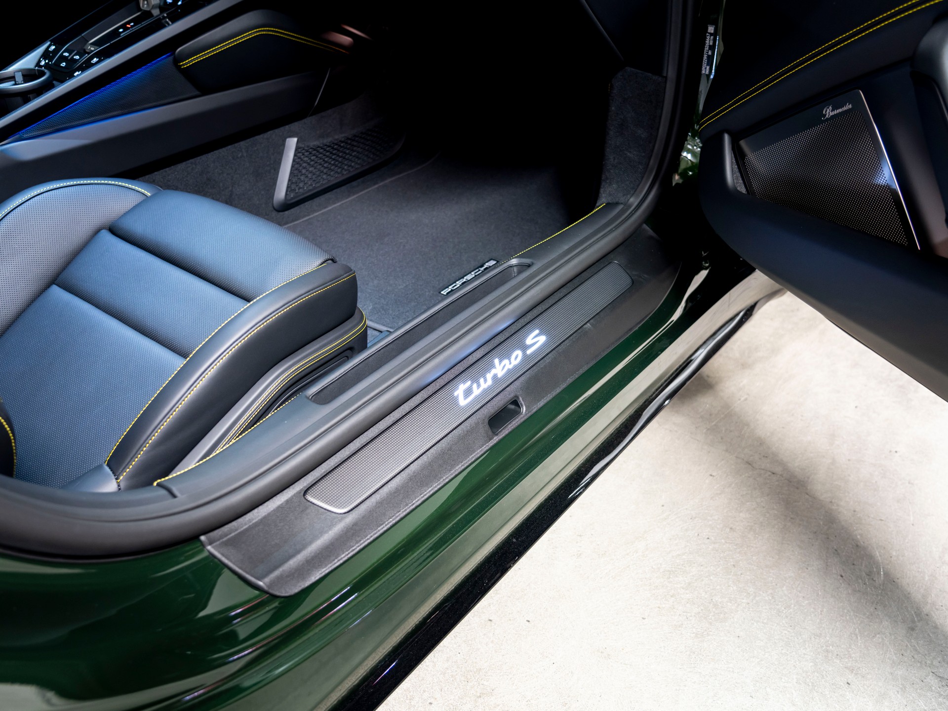 PORSCHE 911 Turbo S Cabriolet PDK-image-17