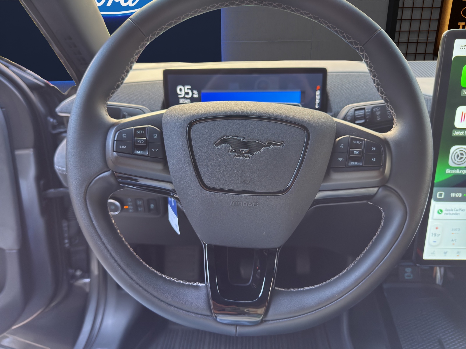 FORD Mustang Mach-E Extended Range 99 kWh 601 PS GT 4x4 AUTOMAT-image-9