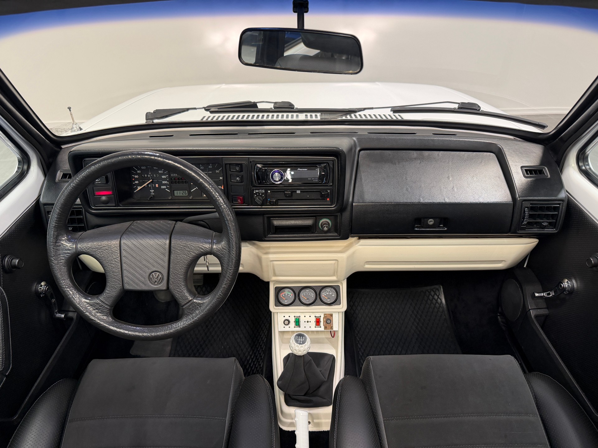 VW Cabrio-image-16