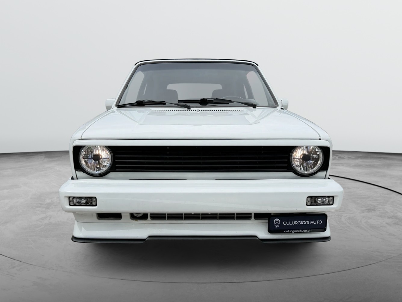 VW Cabrio-showroom-element-3