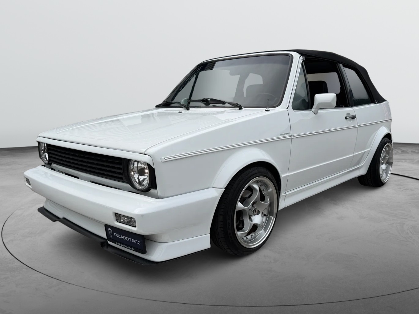 VW Cabrio-showroom-element-1