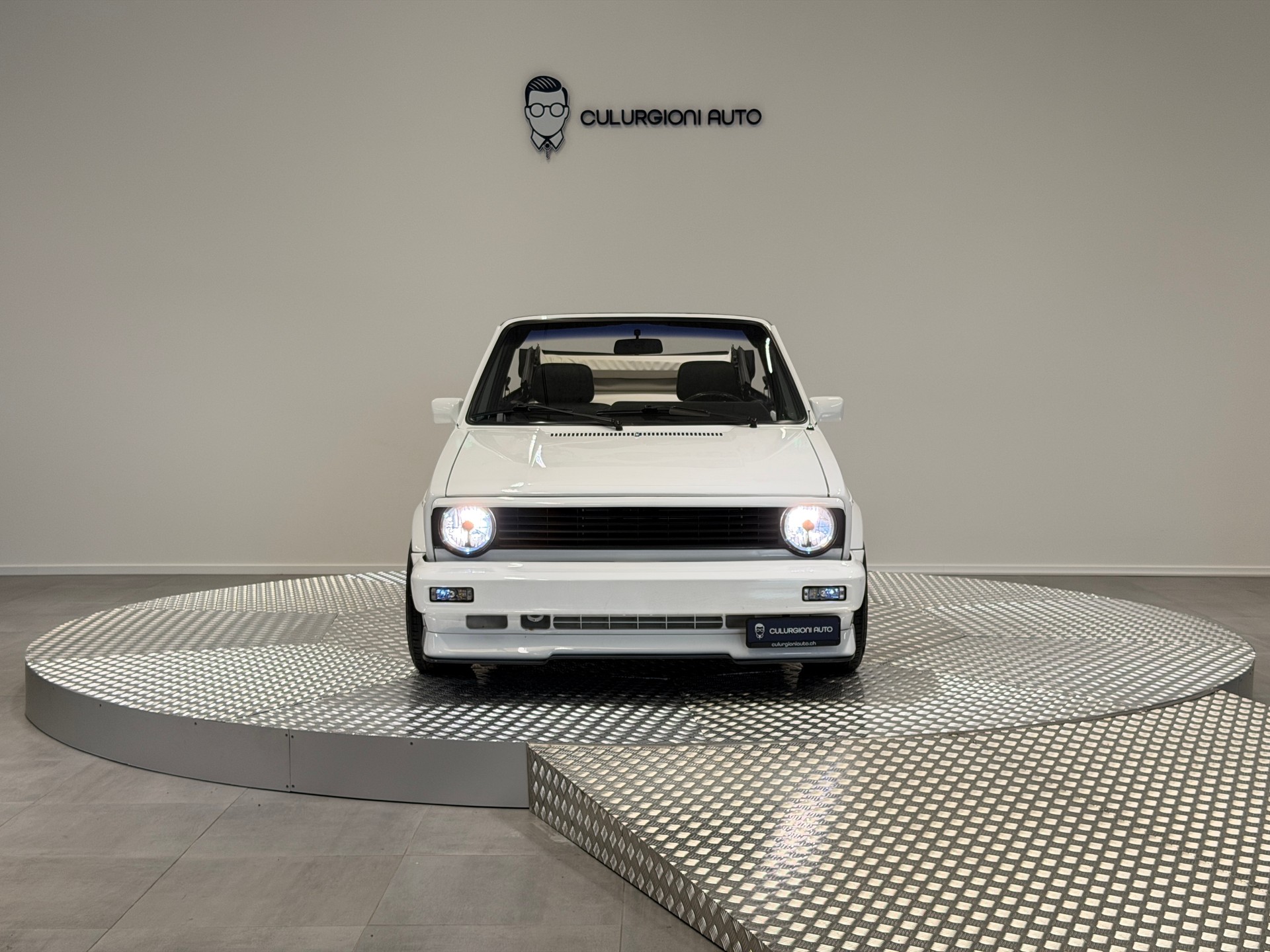 VW Cabrio-showroom-element-3