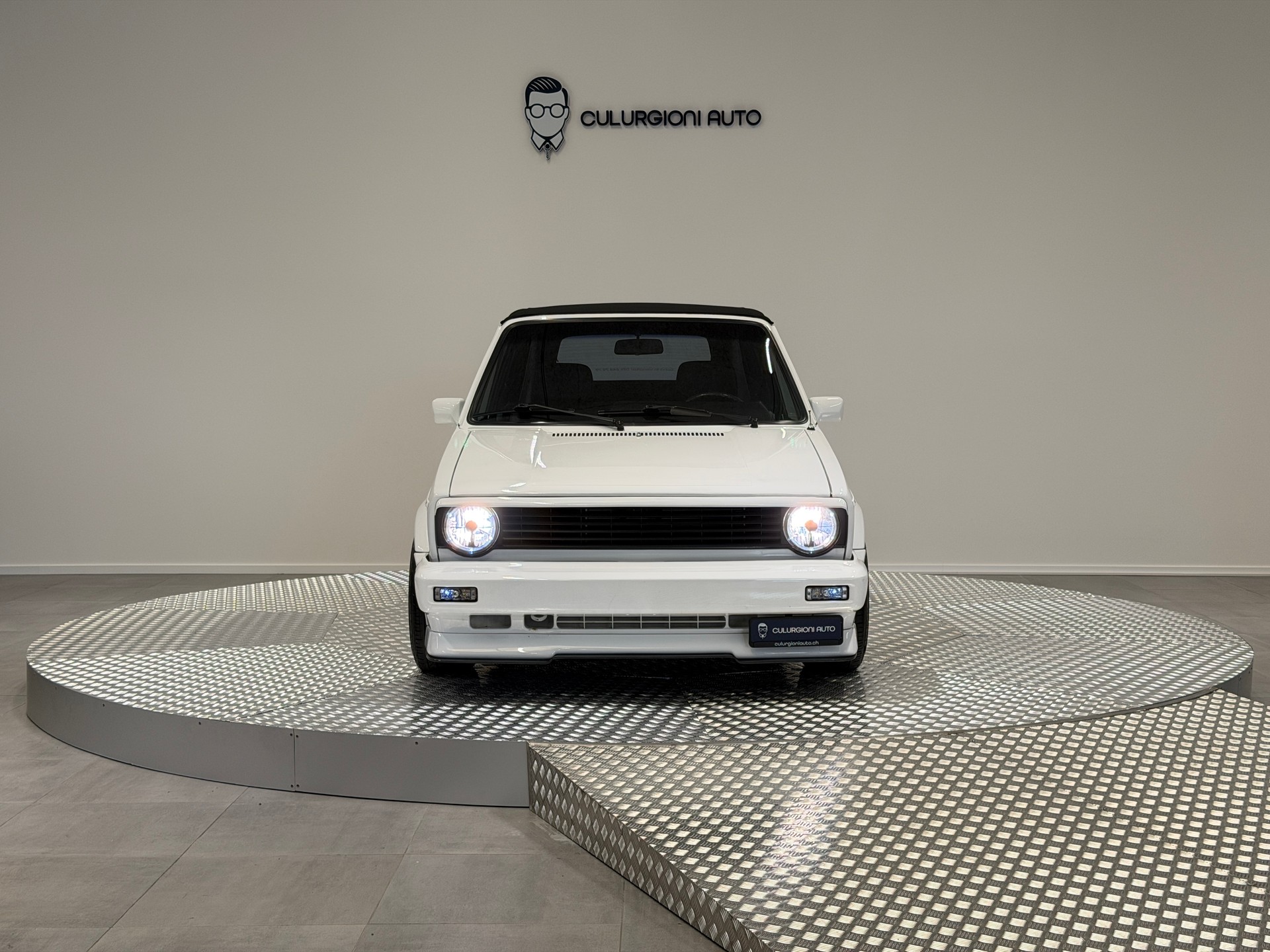 VW Cabrio-showroom-element-2