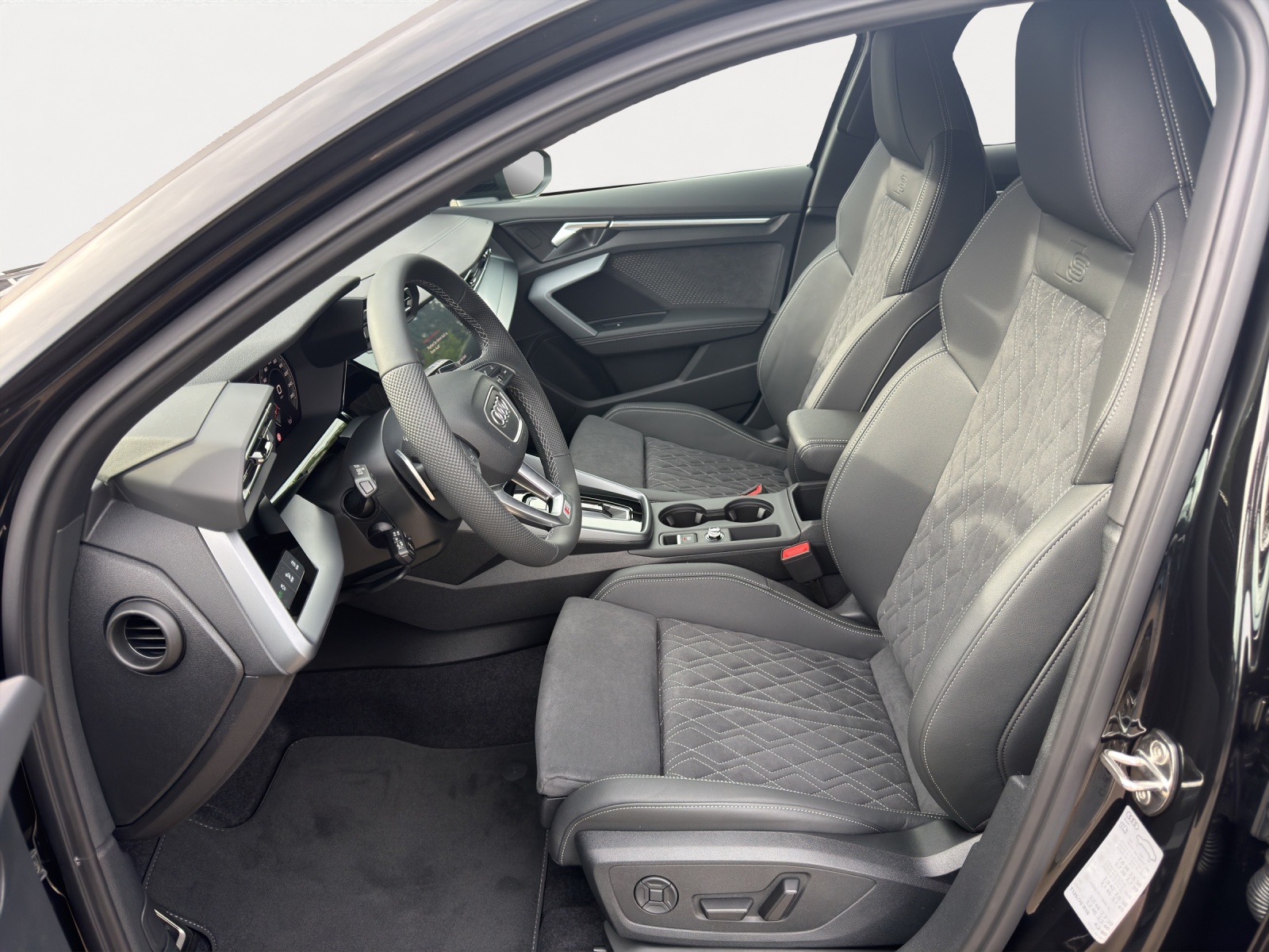 AUDI A3 Sportback TFSI 150 kWS tronic 204PS Quattro-image-4