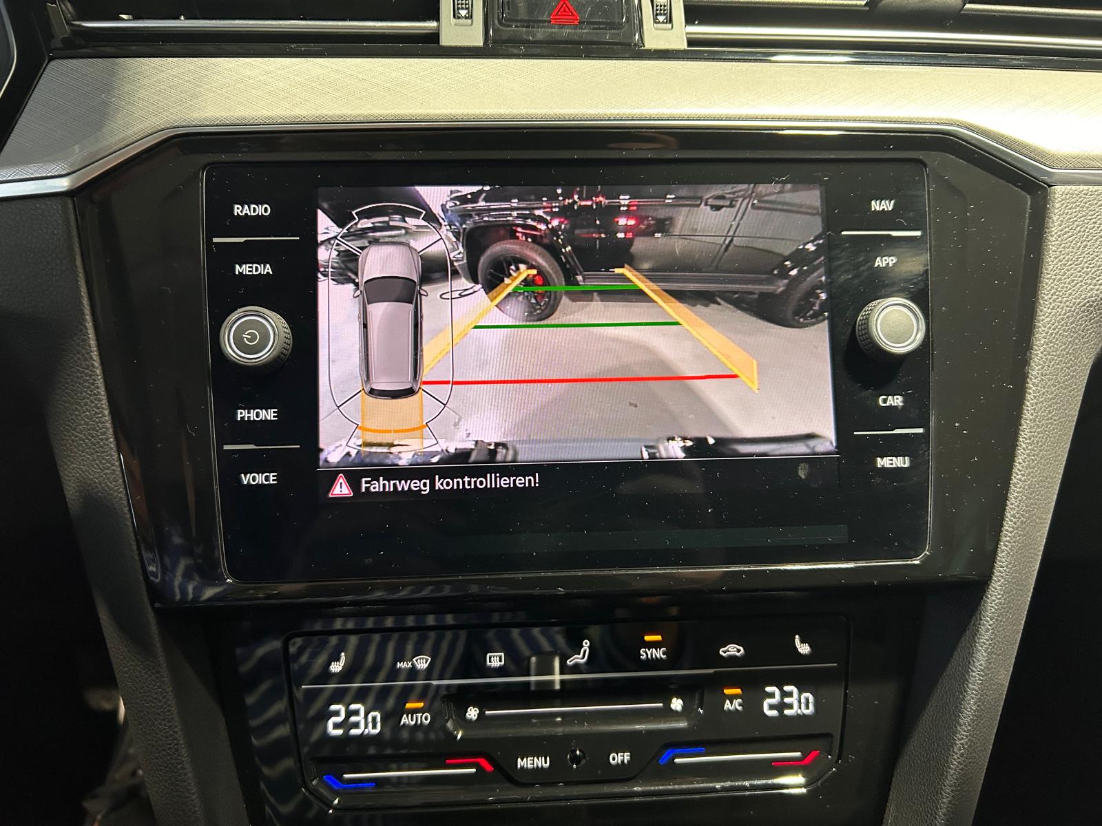 VW Passat Variant 2.0 TDI 150 Business DSG-image-15