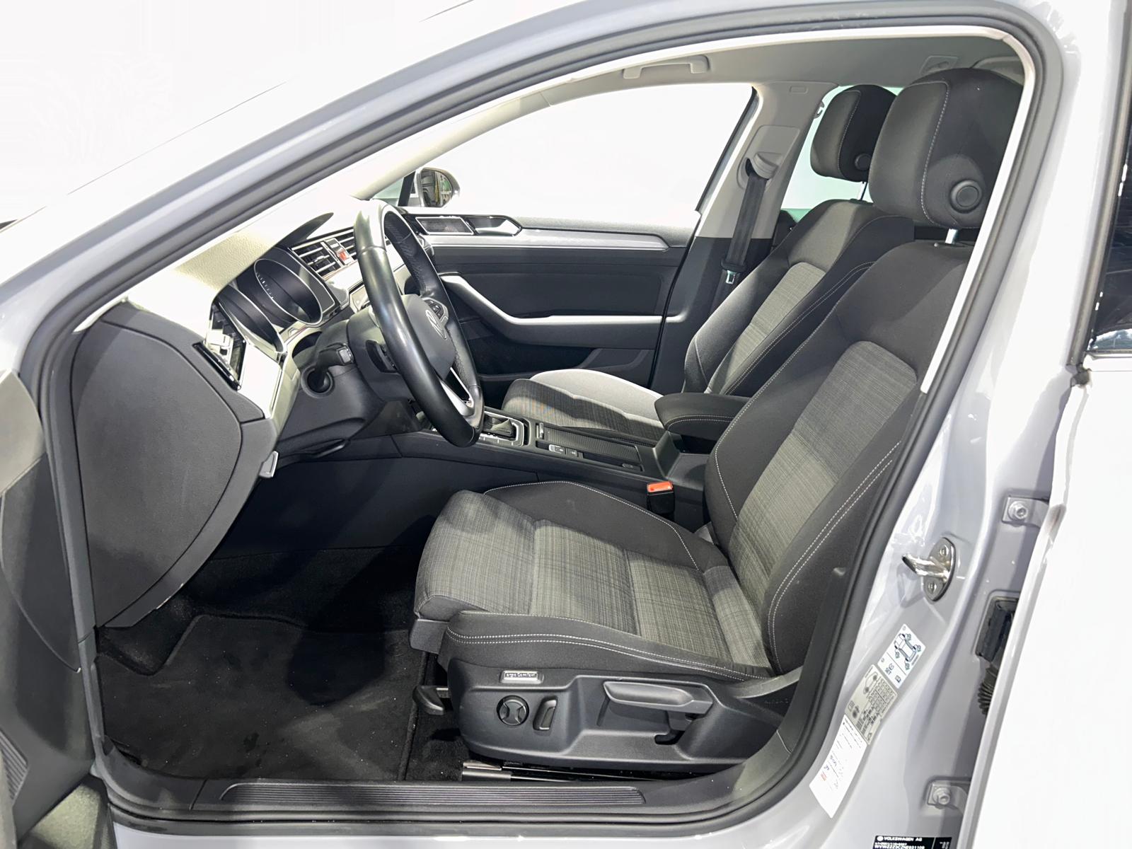 VW Passat Variant 2.0 TDI 150 Business DSG-image-6