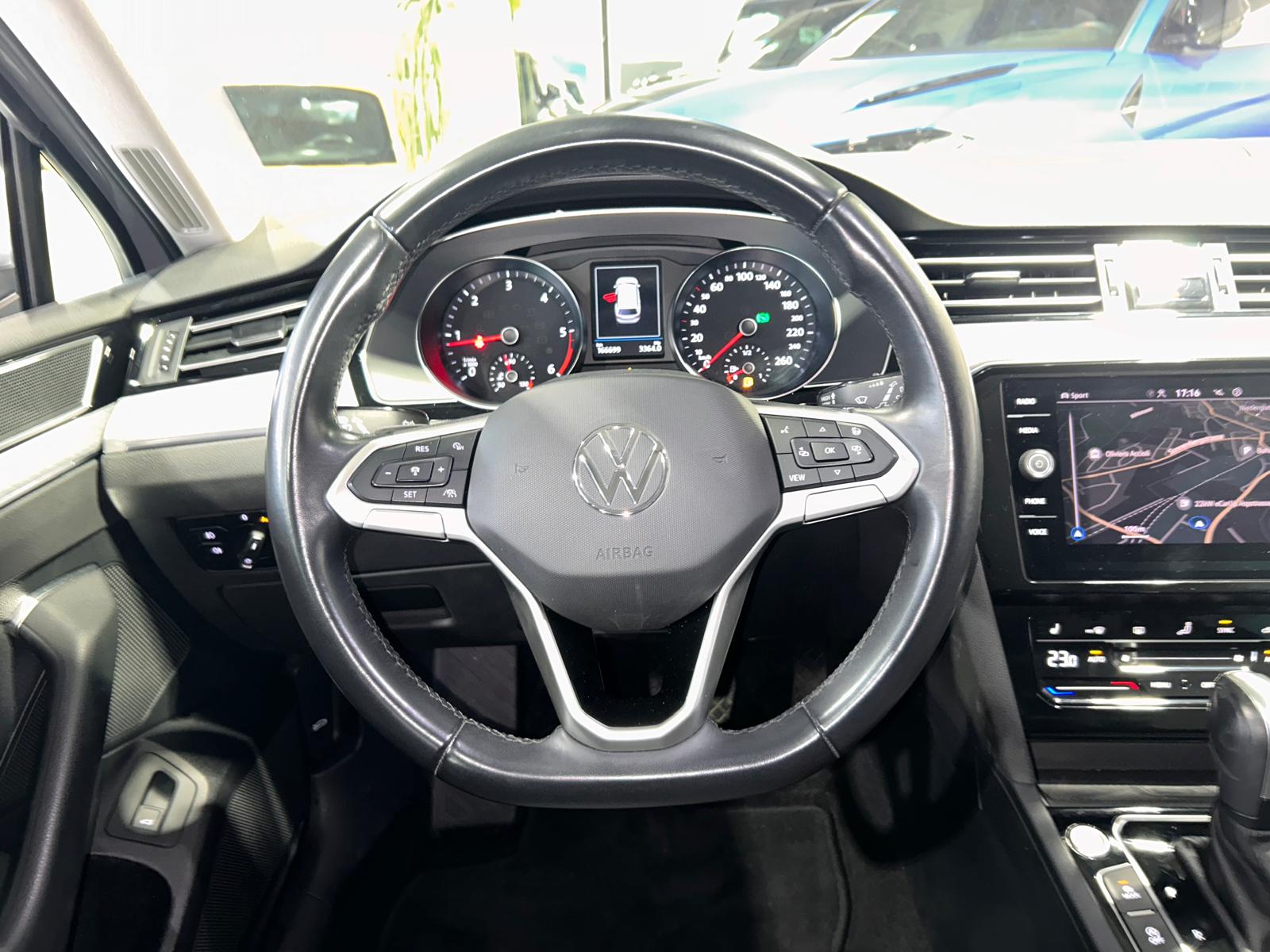 VW Passat Variant 2.0 TDI 150 Business DSG-image-11