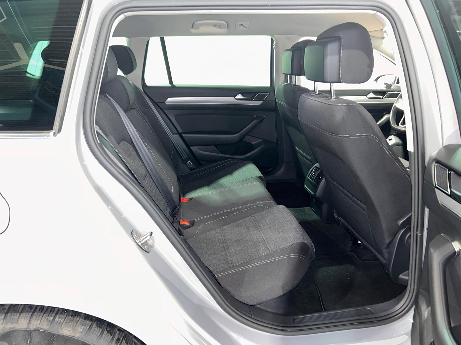 VW Passat Variant 2.0 TDI 150 Business DSG-image-8